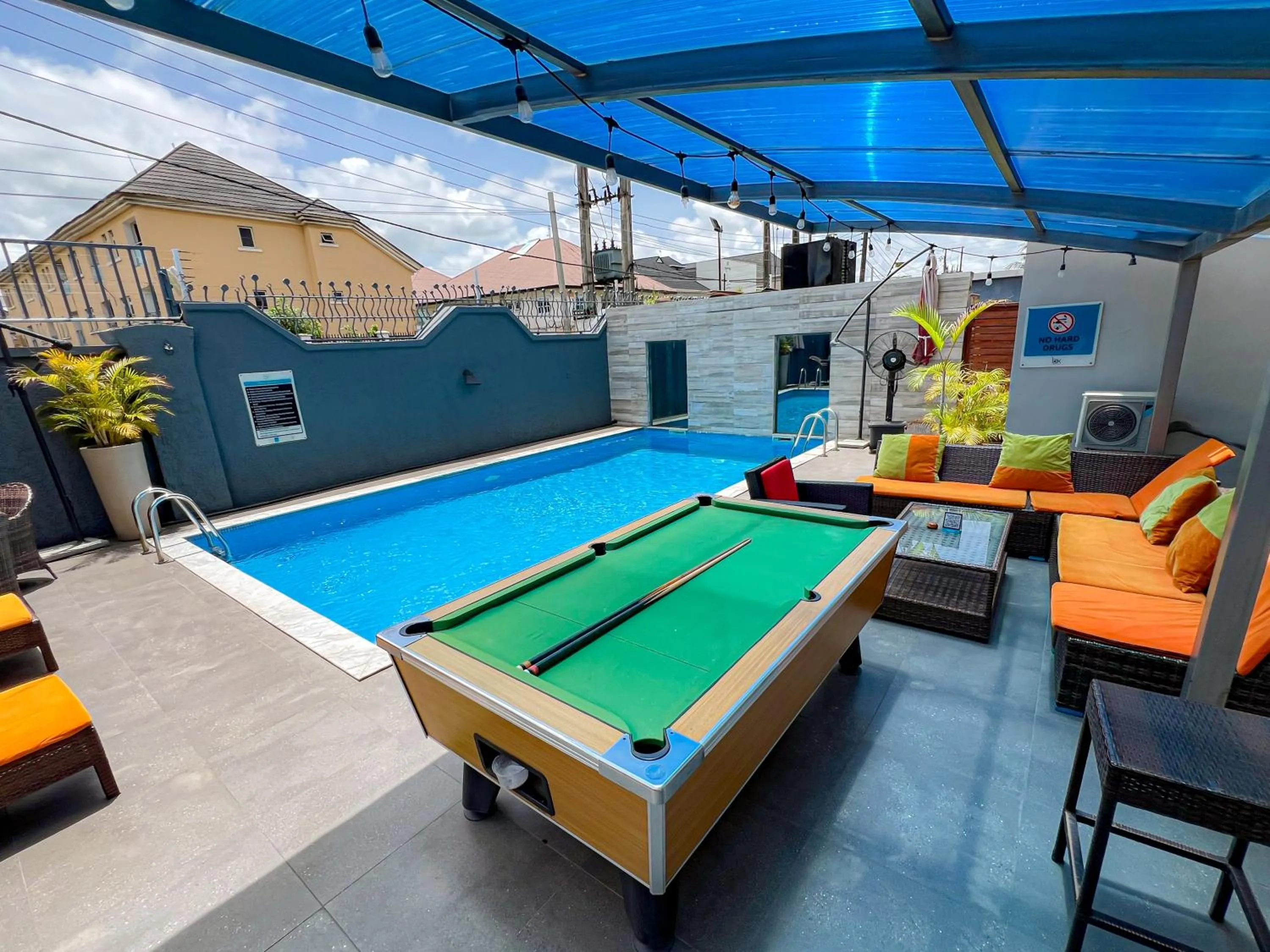 Swimming pool in Box Residence Hotel