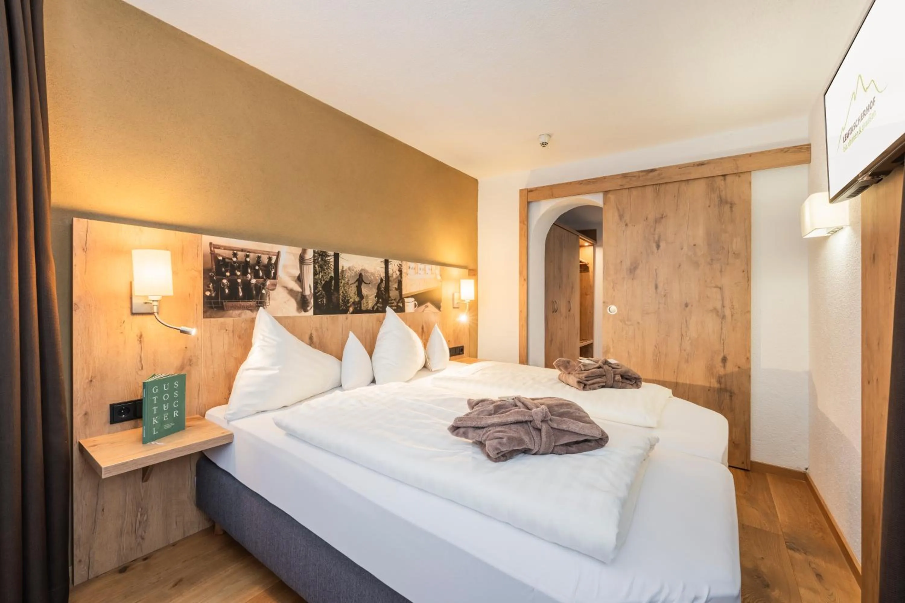 Bedroom, Bed in Biohotel Leutascherhof