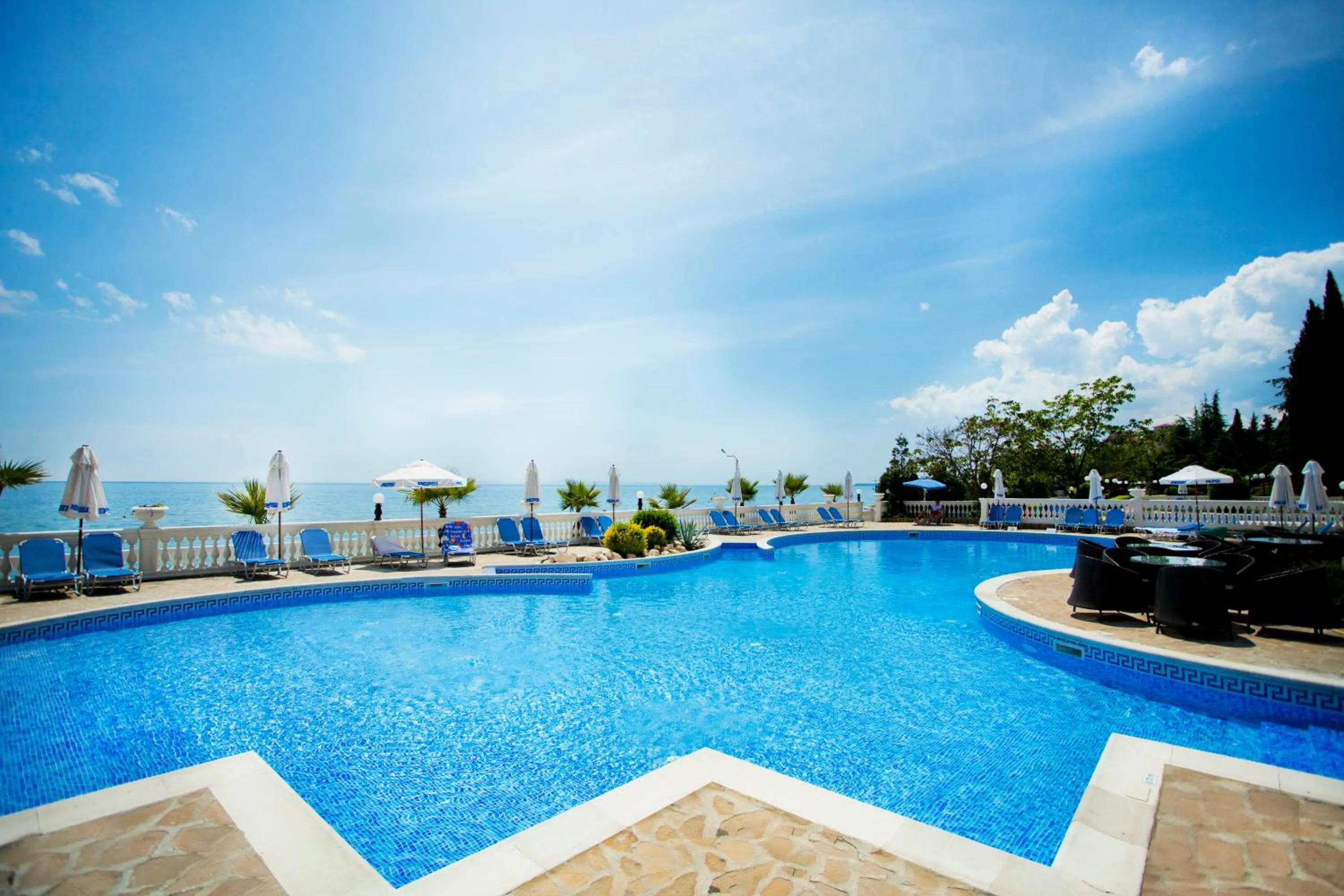 Swimming pool in Royal Bay Hotel - All Inclusive