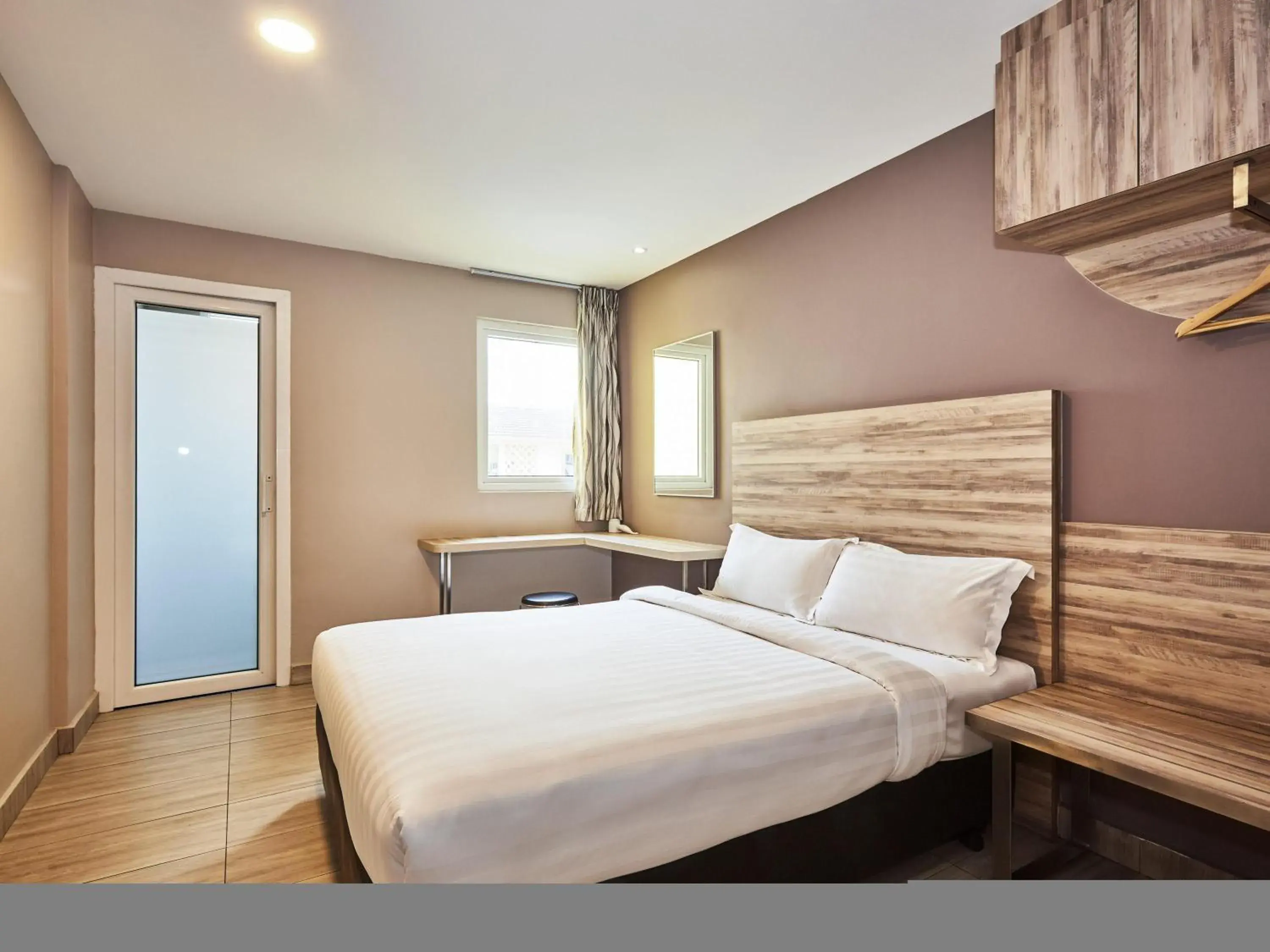 Superior Double Room in ibis budget Singapore Crystal Superior Double Room in ibis budget Singapore Crystal