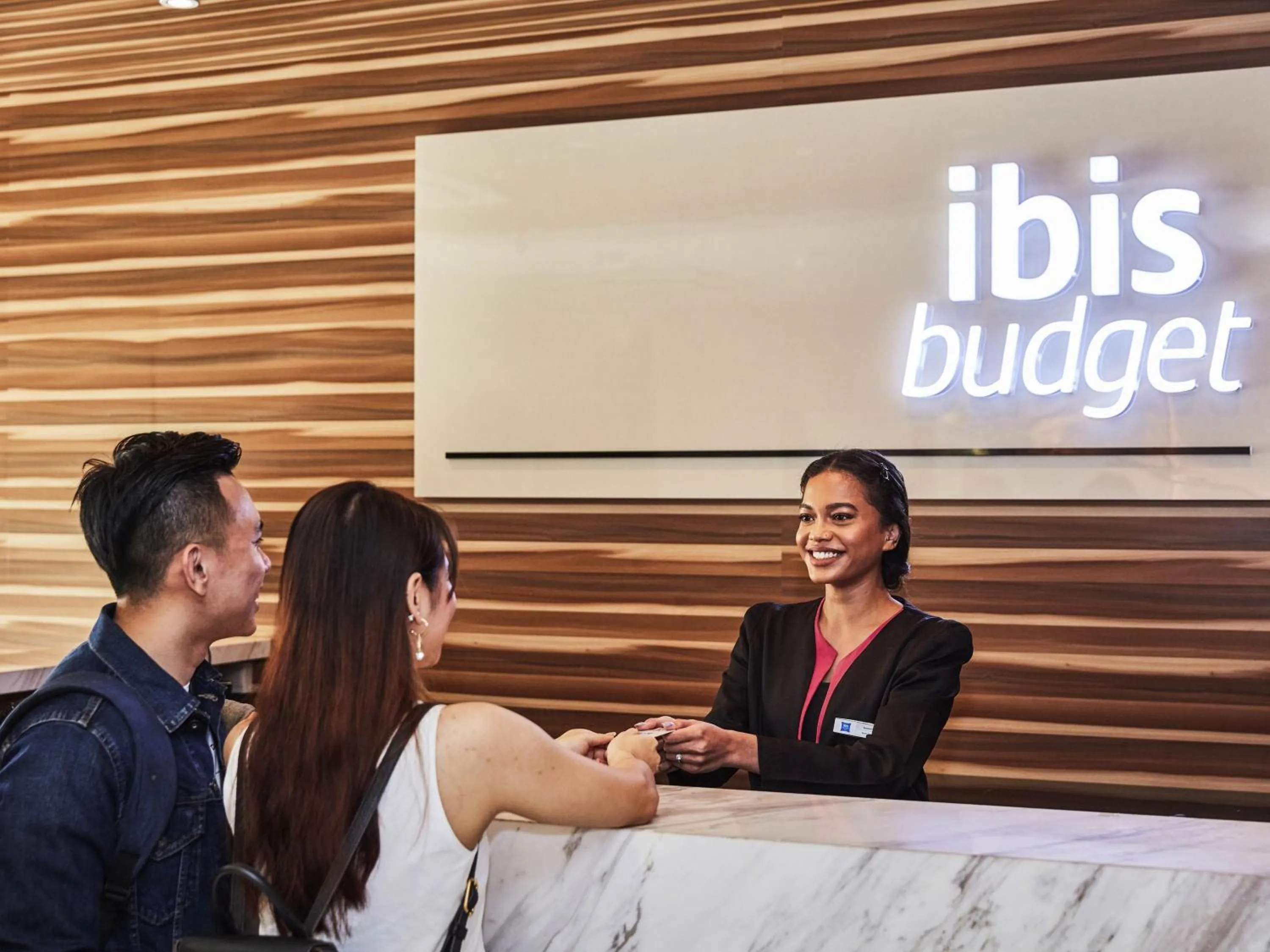 Property building in ibis budget Singapore Crystal