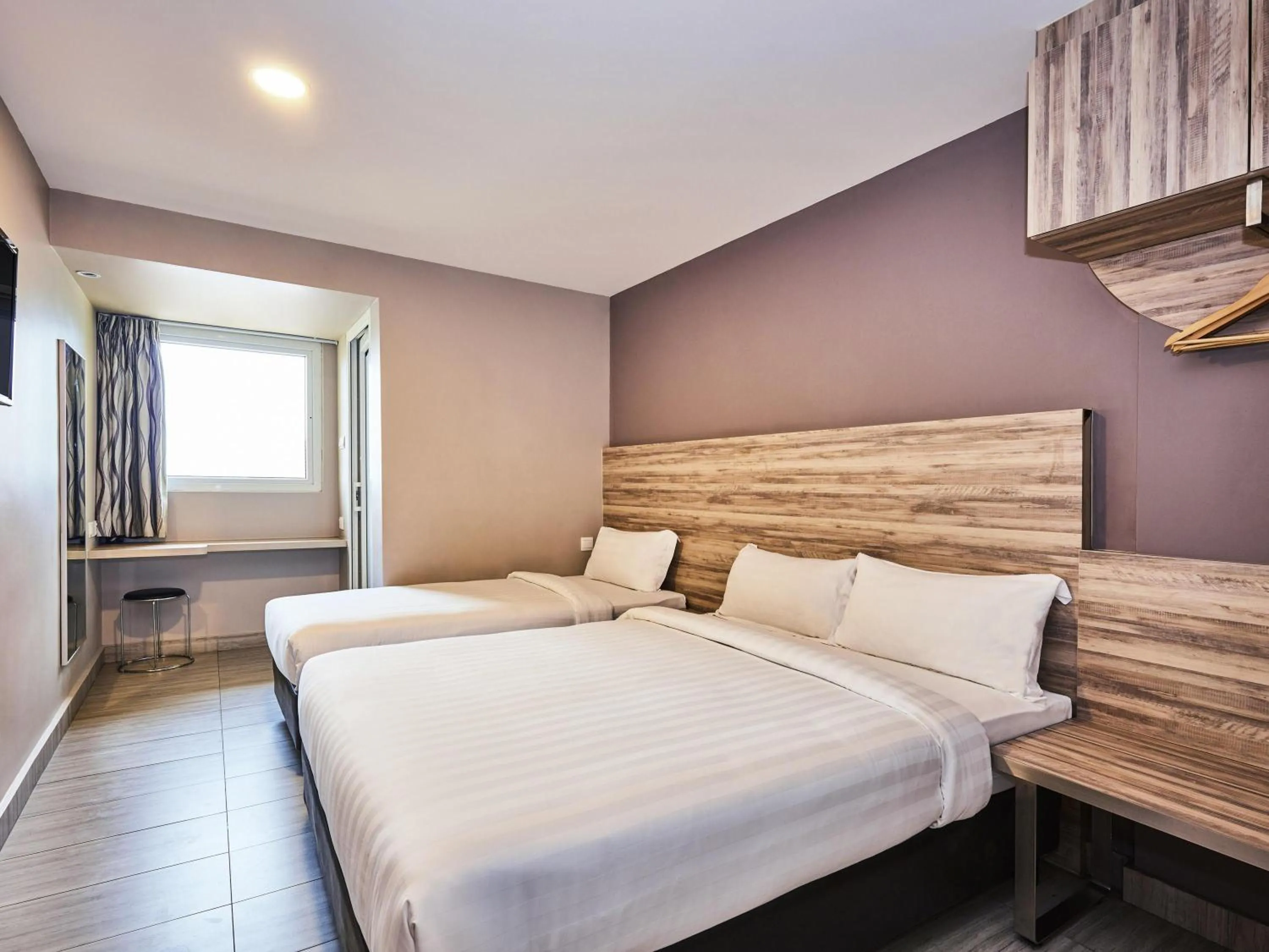 Bedroom, Bed in ibis budget Singapore Crystal