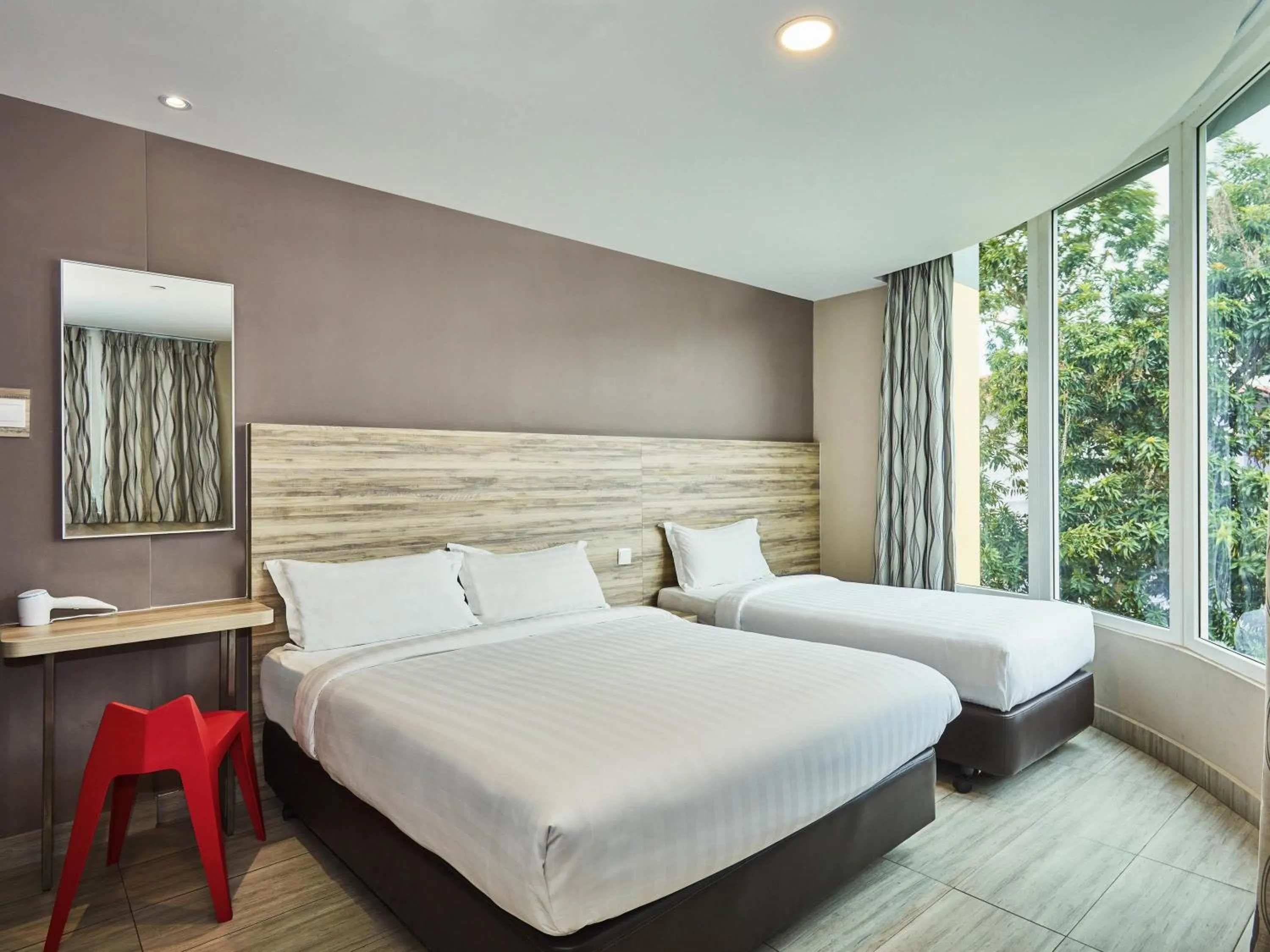 Bedroom, Bed in ibis budget Singapore Crystal
