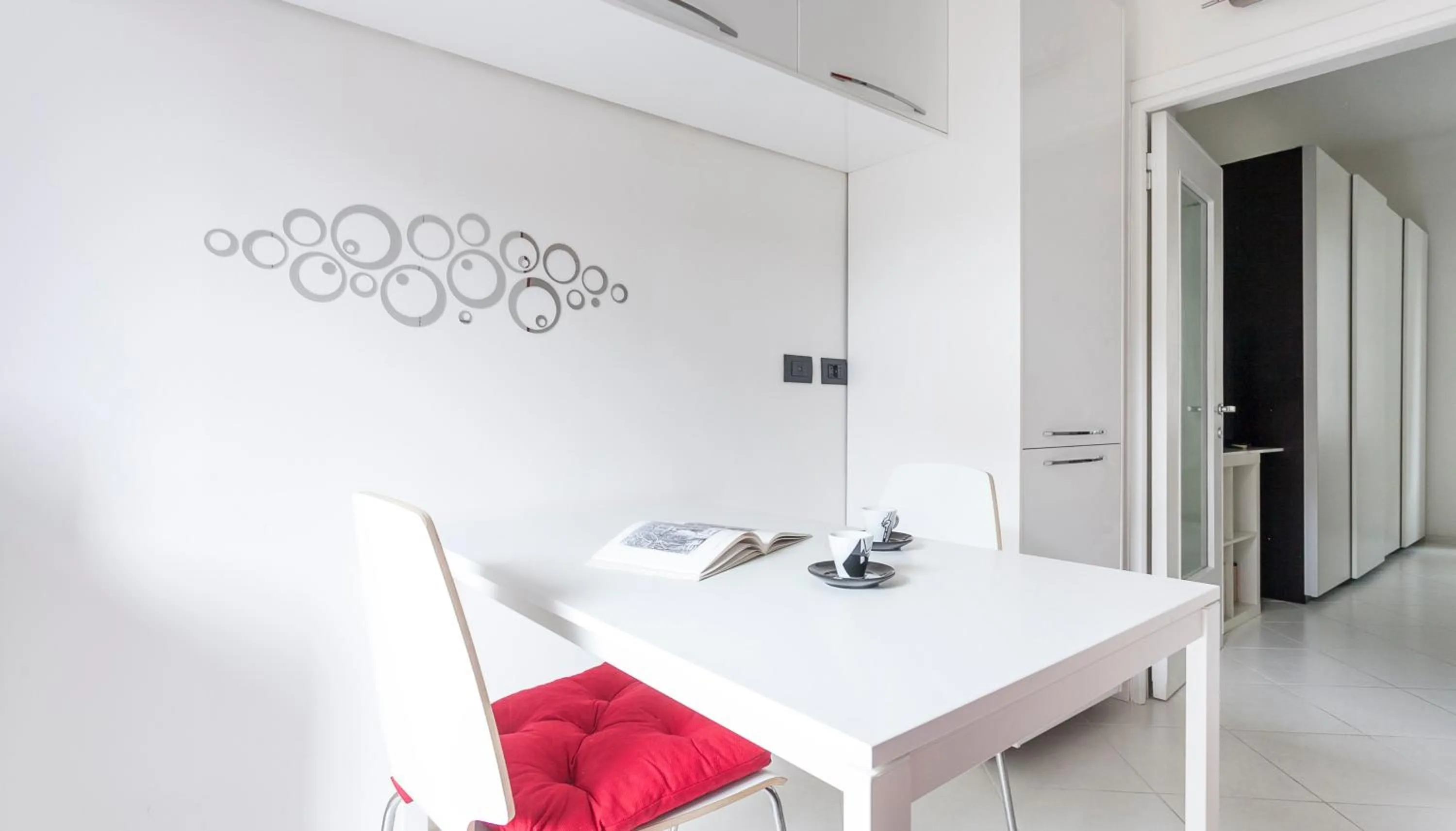 Dining area in Italianway-Porro Lambertenghi