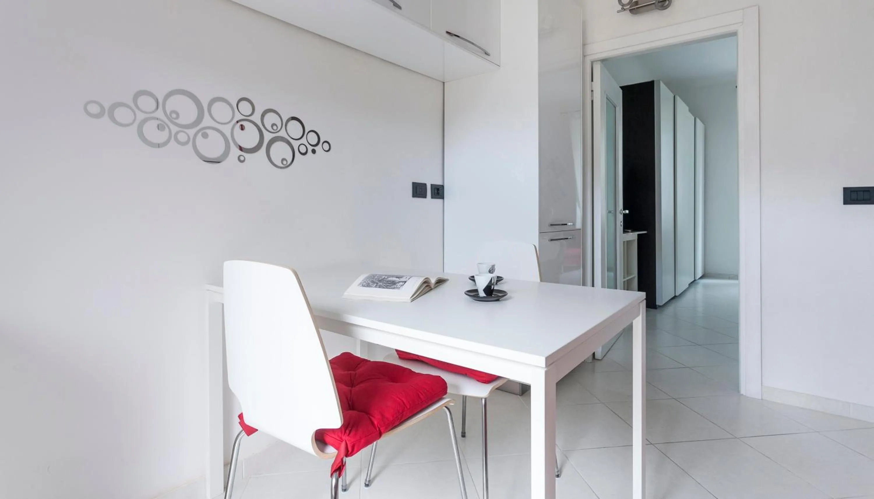 Dining area in Italianway-Porro Lambertenghi