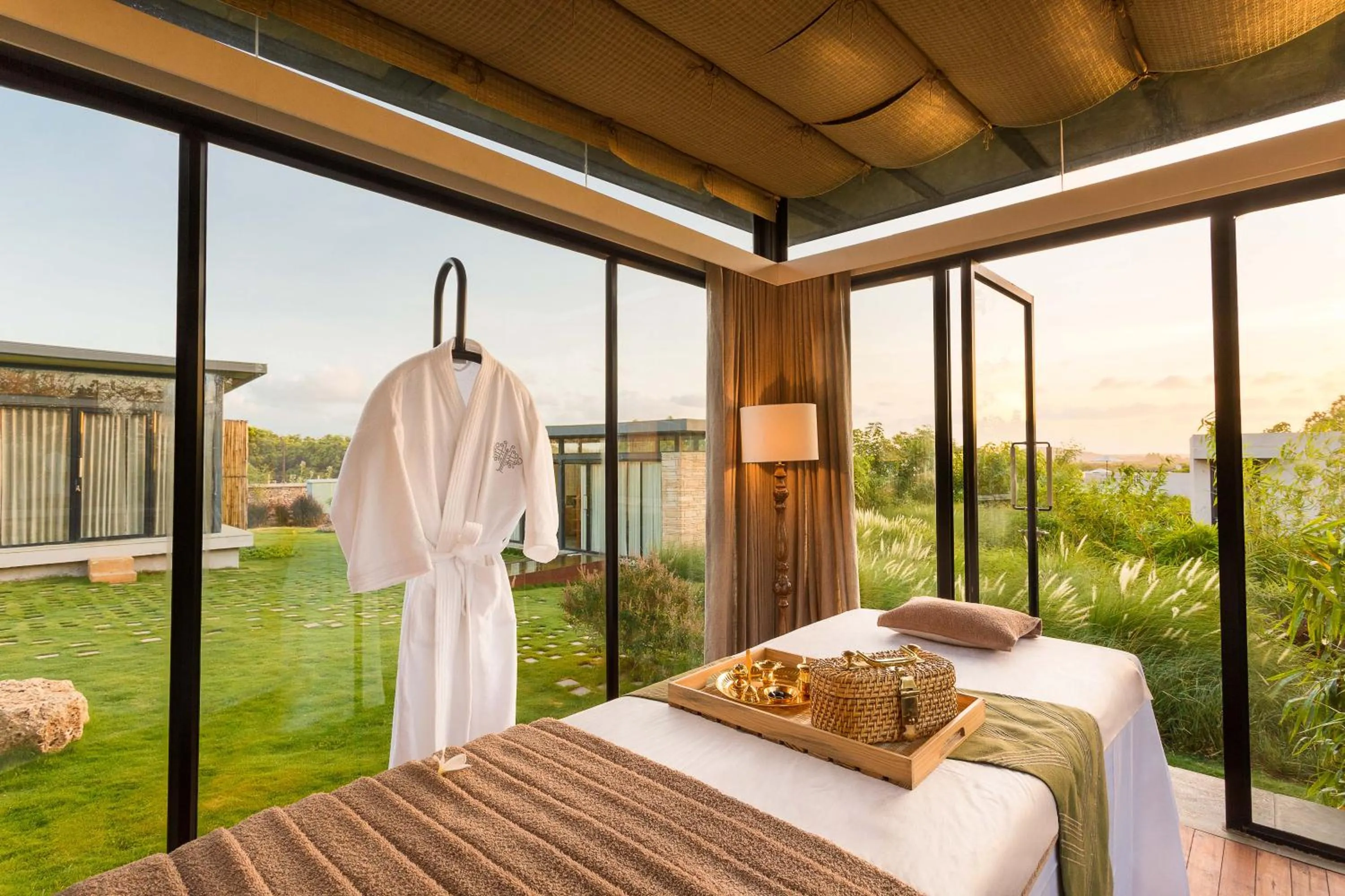 Massage, Bed in Woods at Sasan