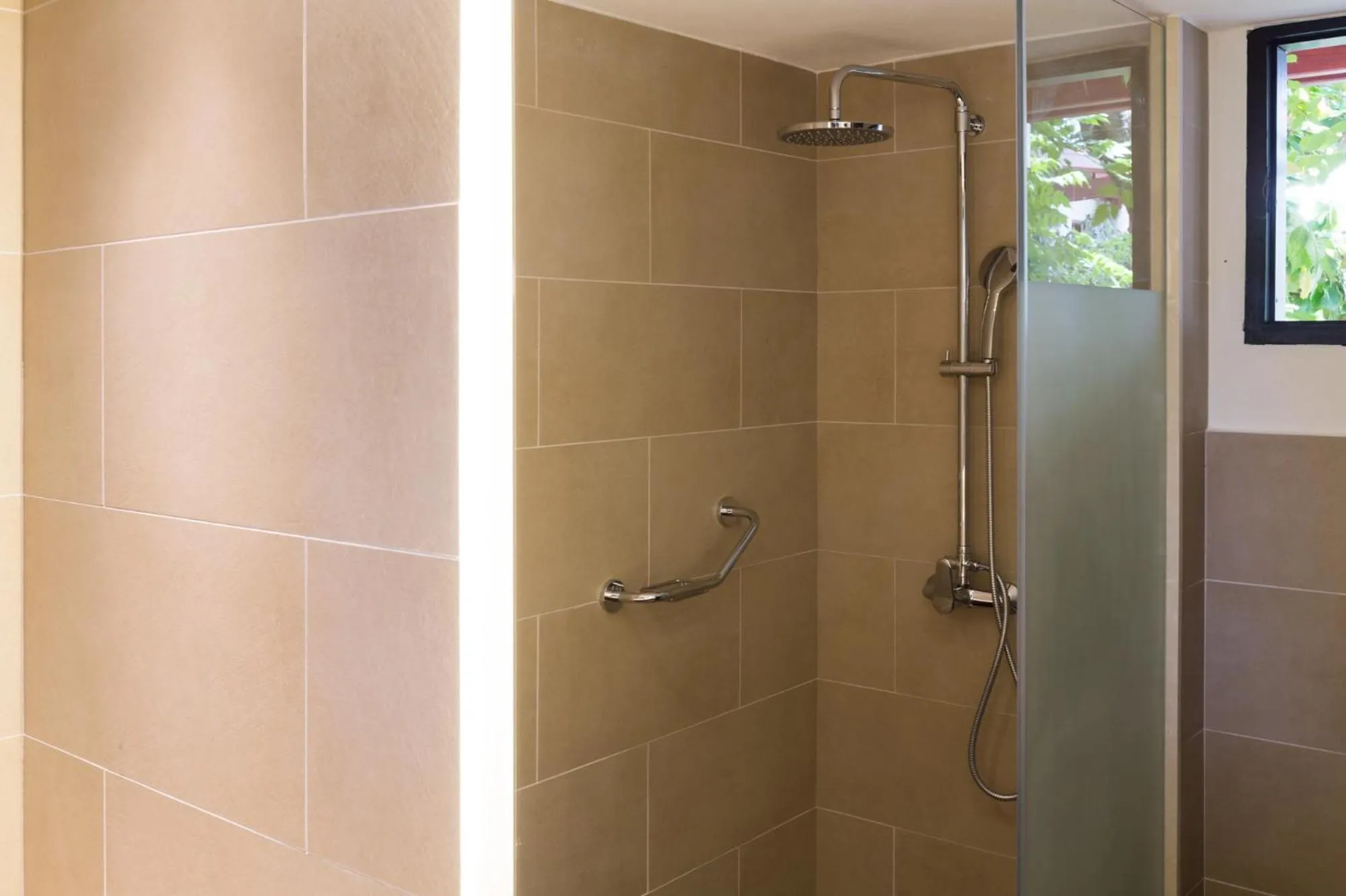 Bathroom in Kalypso Hotel