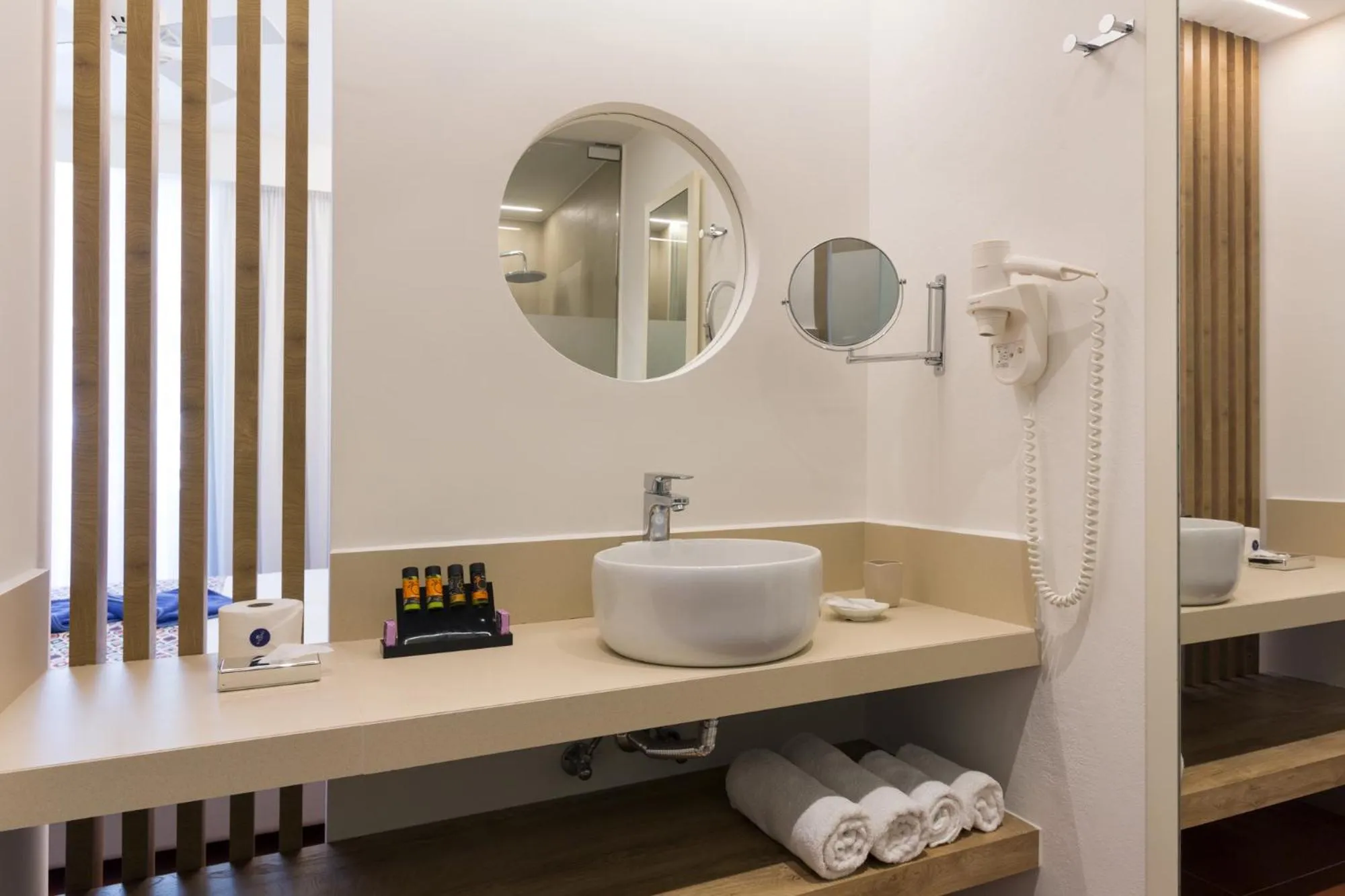 Bathroom in Kalypso Hotel