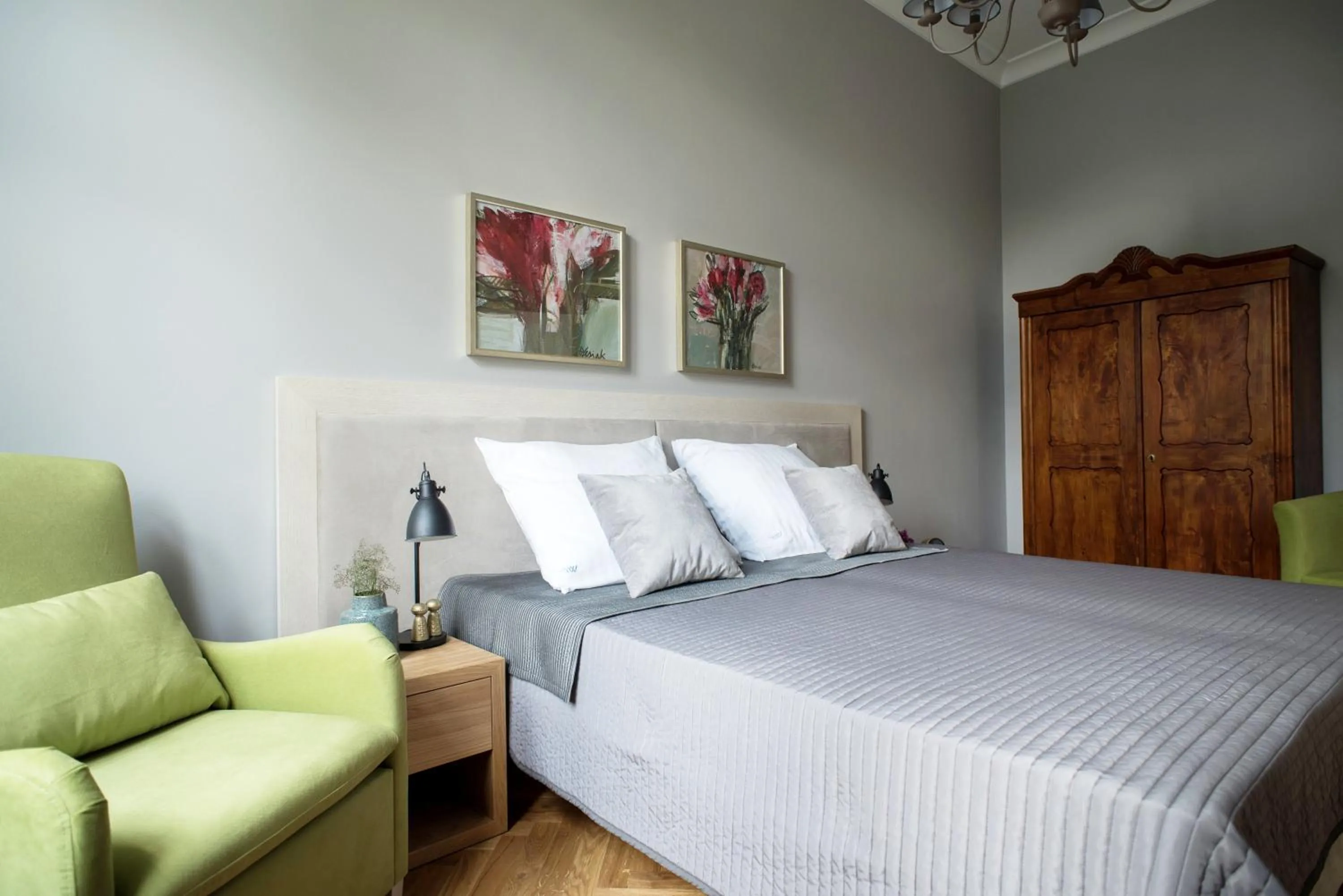 Photo of the whole room, Bed in Belle Epoque Residence