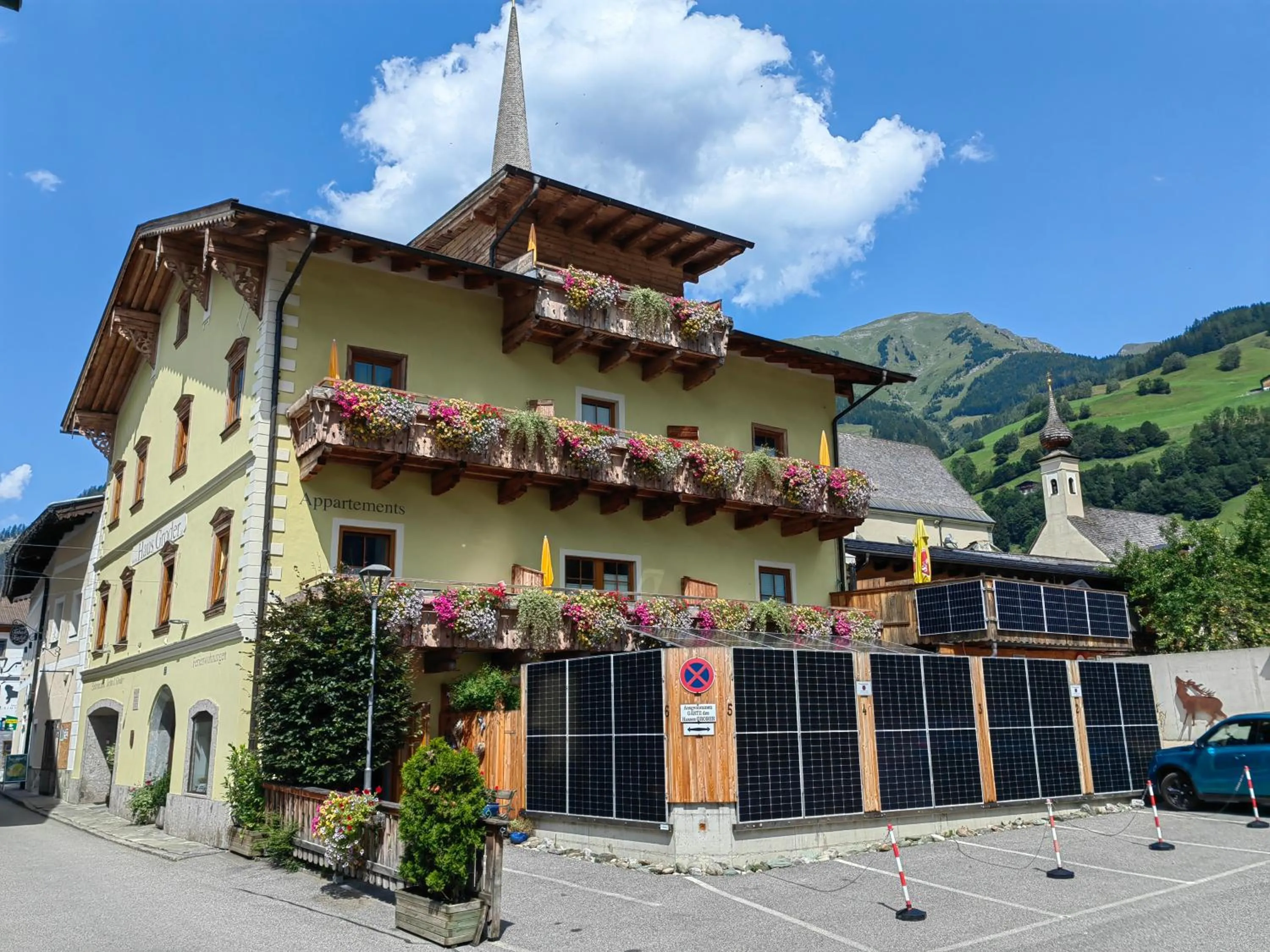 Property logo or sign in Haus Groder