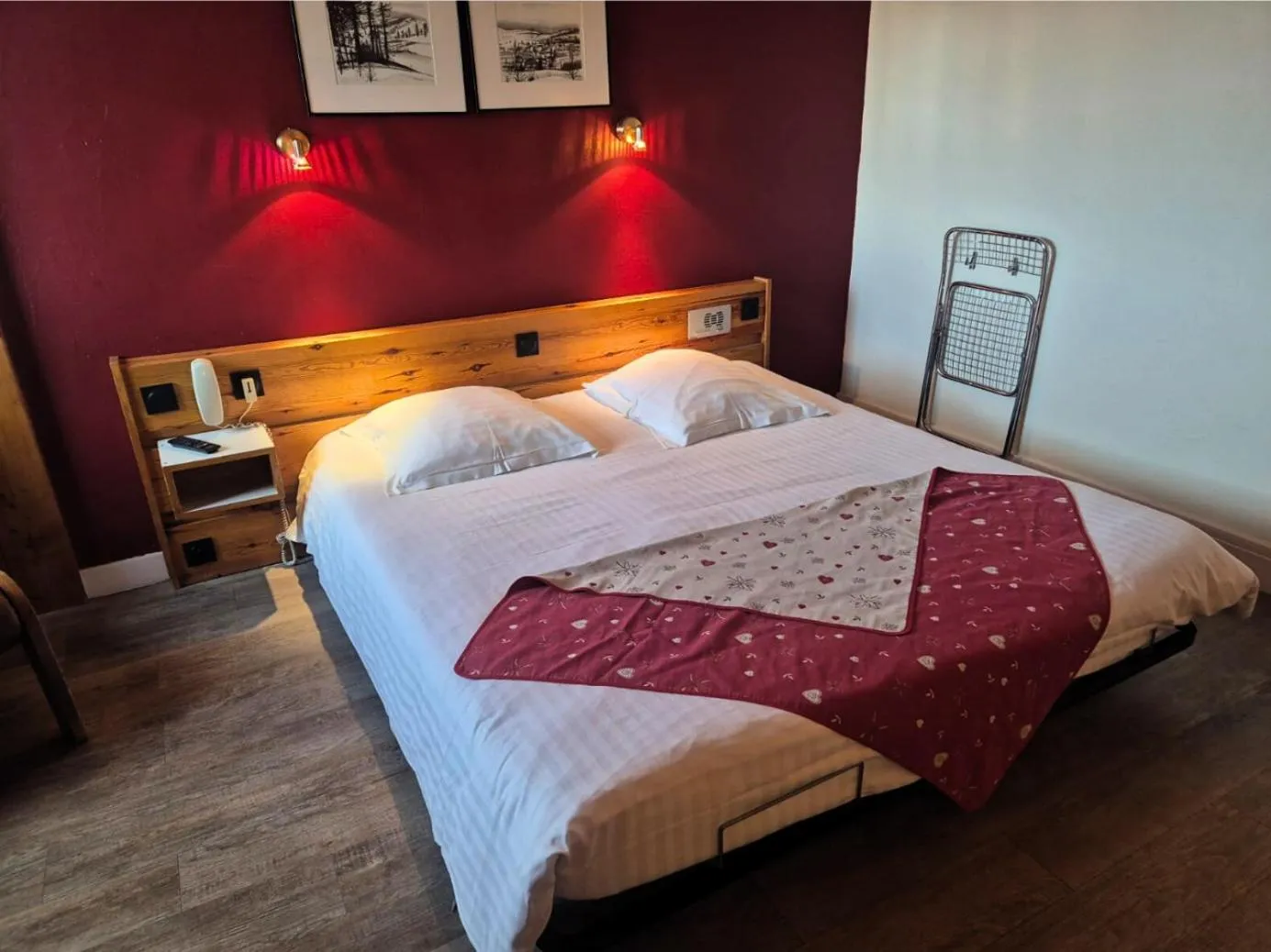 Bedroom, Bed in Carlit