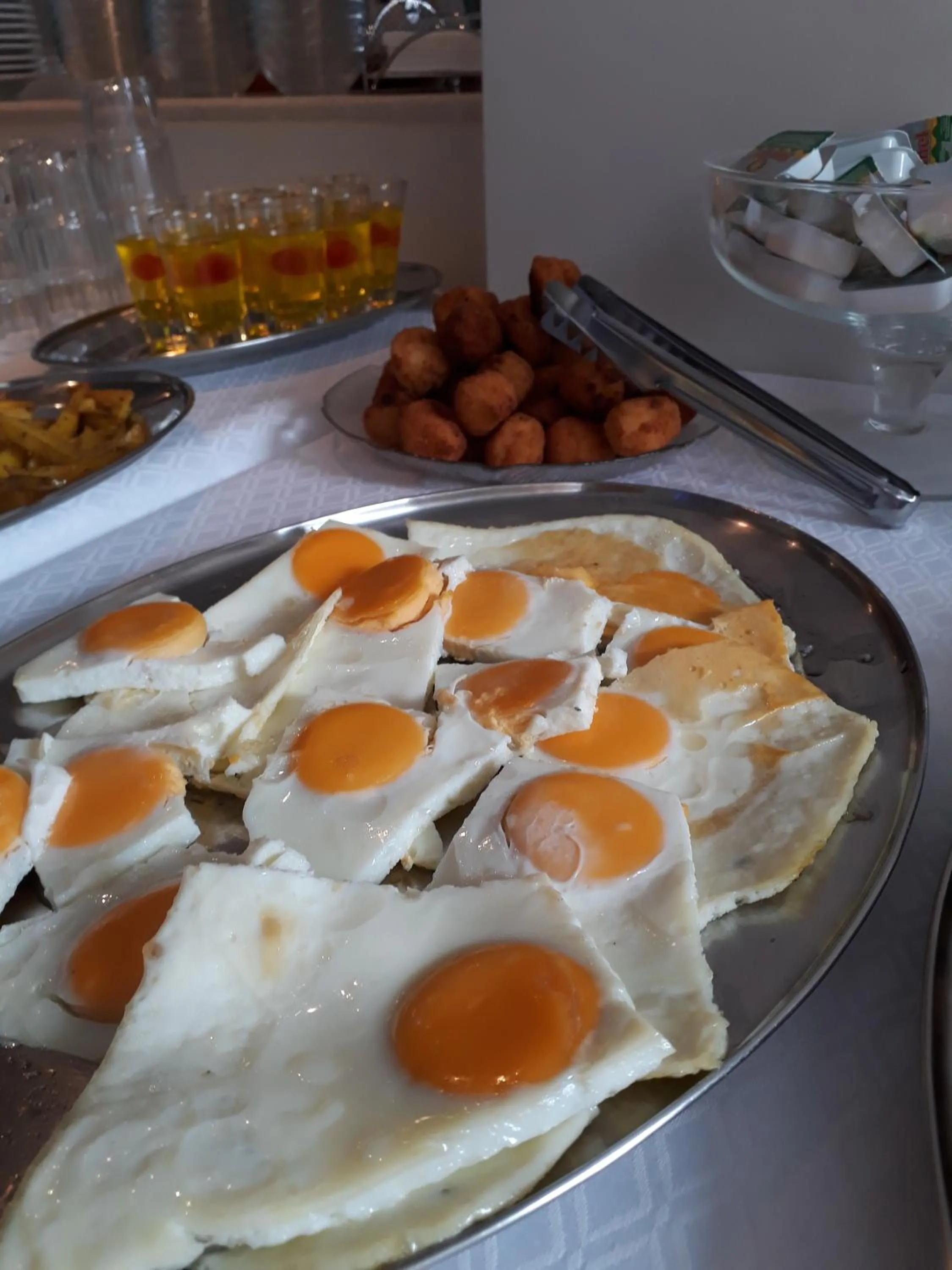 Food in Rg Status Hotel