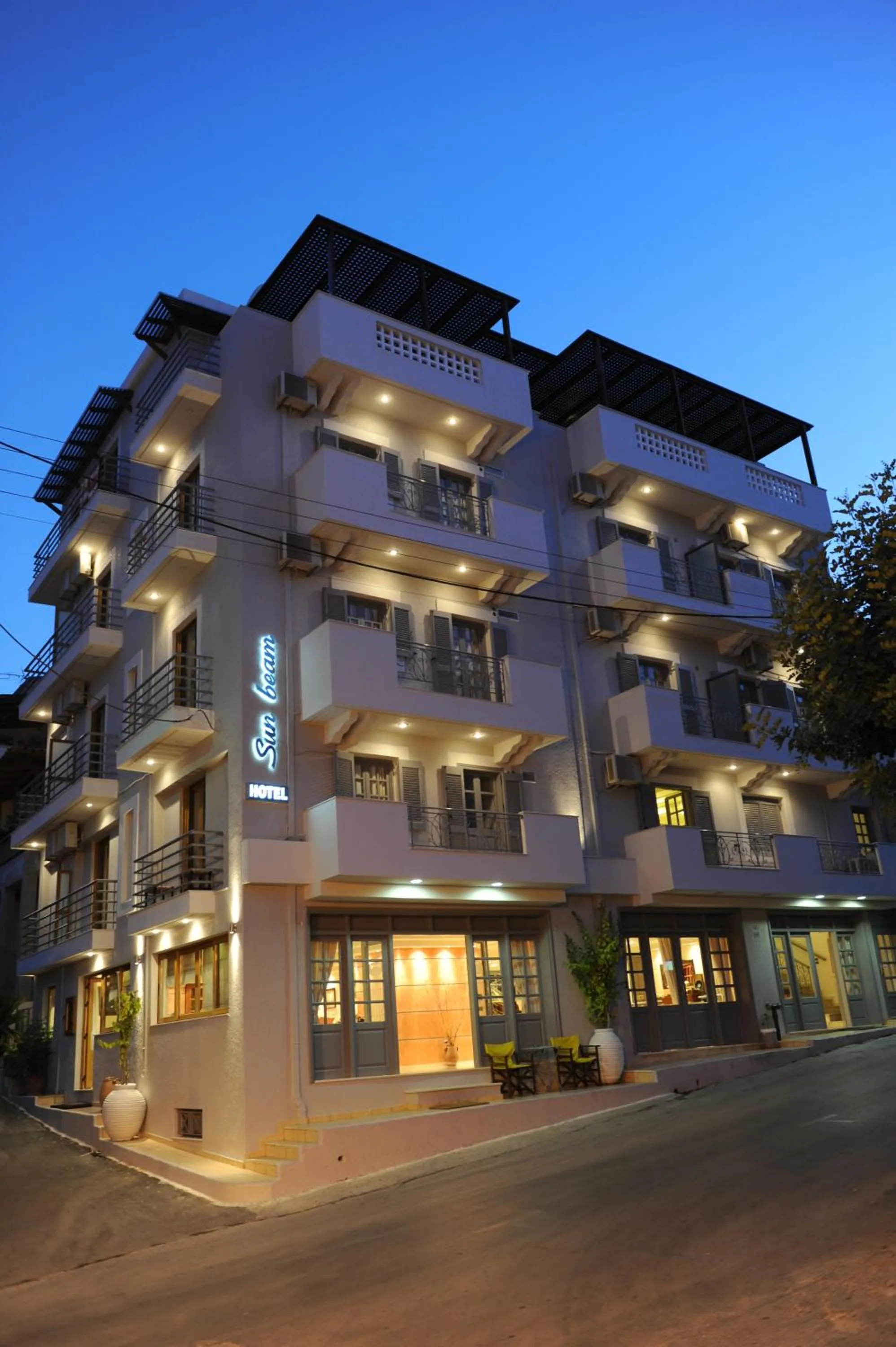 Facade/entrance in Sunbeam