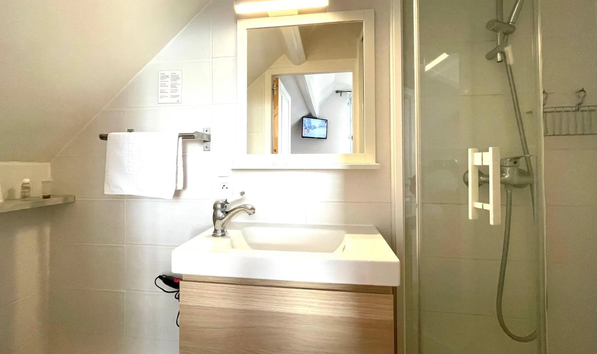 Bathroom in La Villa Les Mots Passants