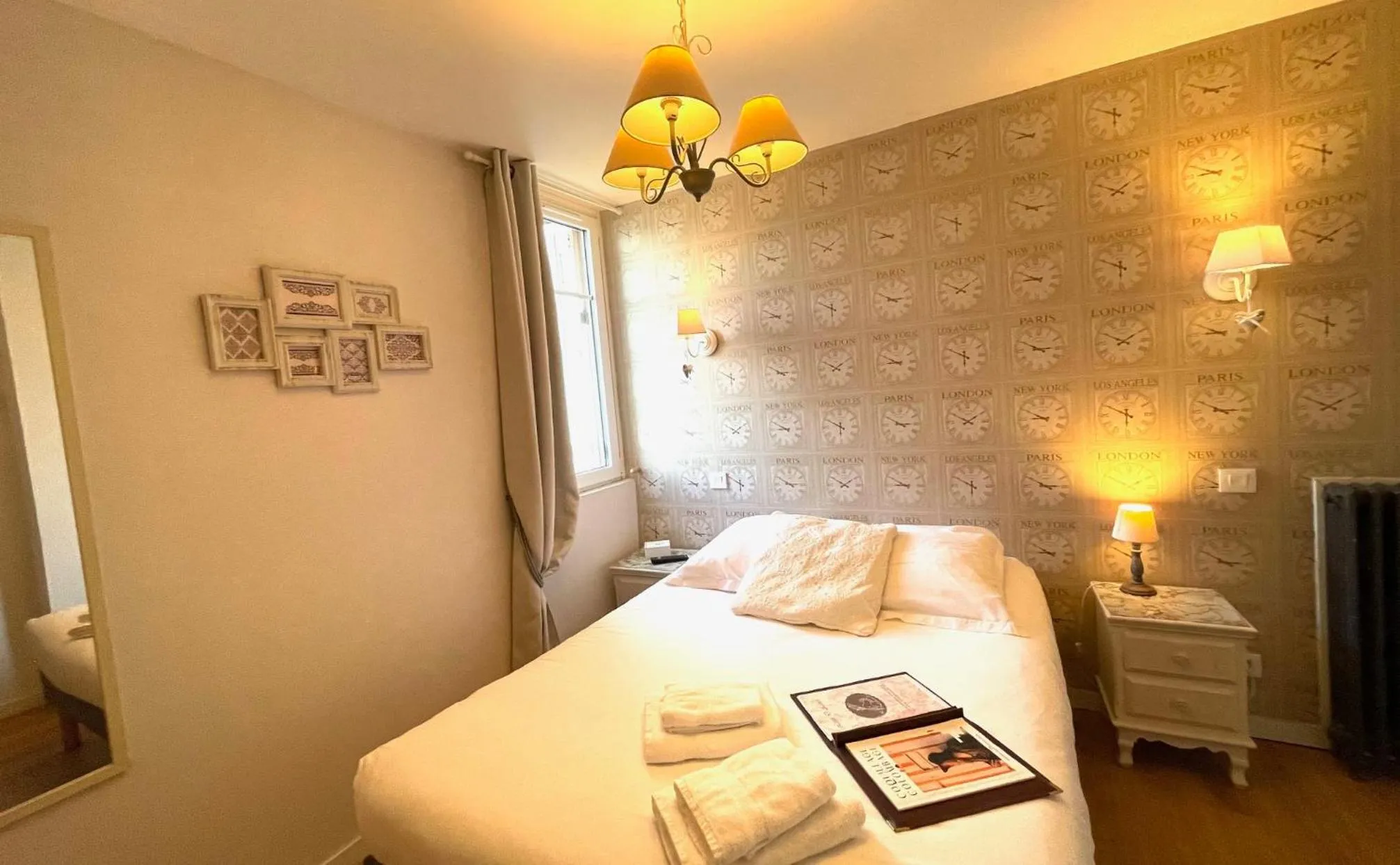 Bedroom, Bed in La Villa Les Mots Passants