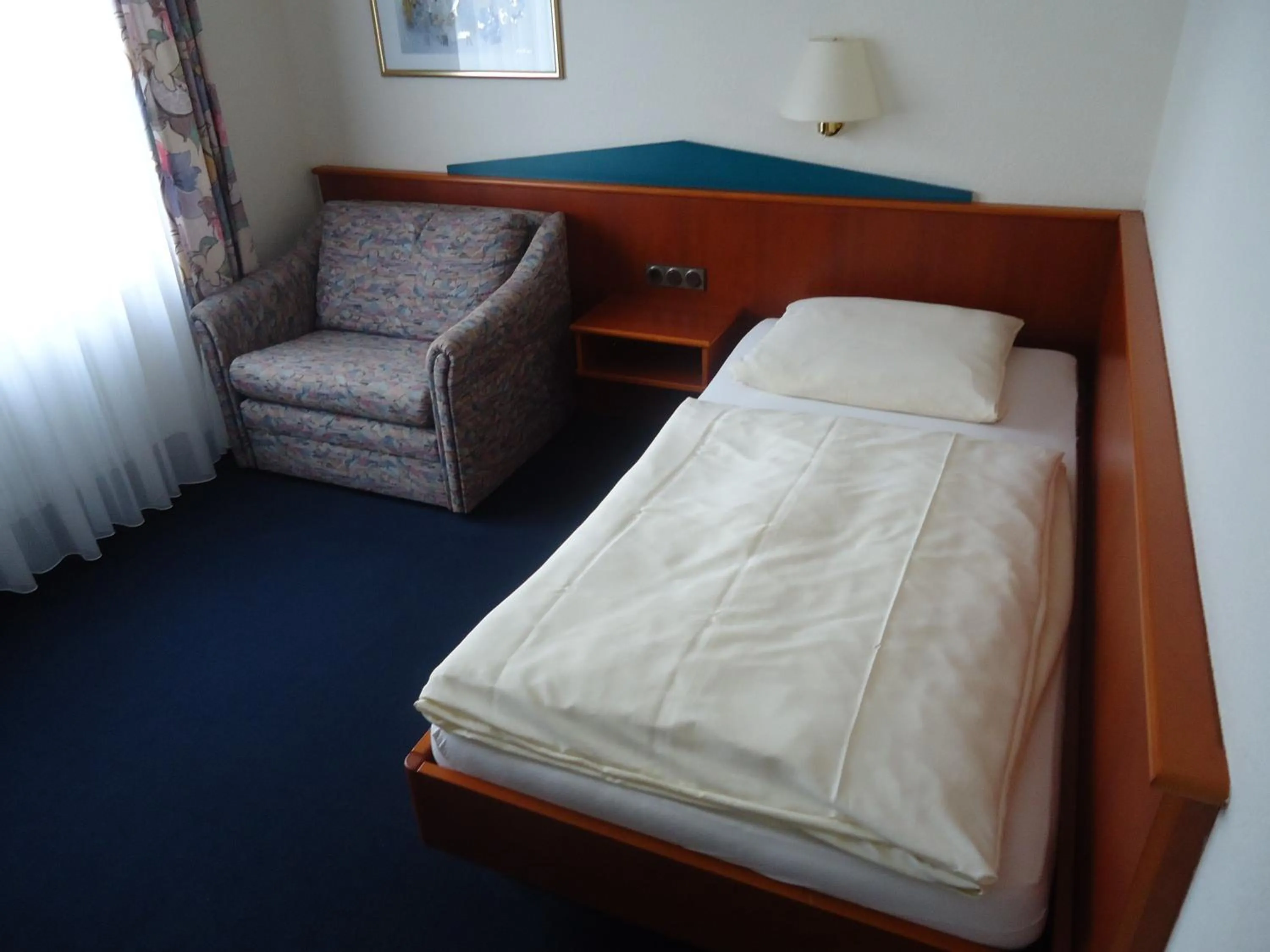 Photo of the whole room, Bed in Centralhotel Ratingen