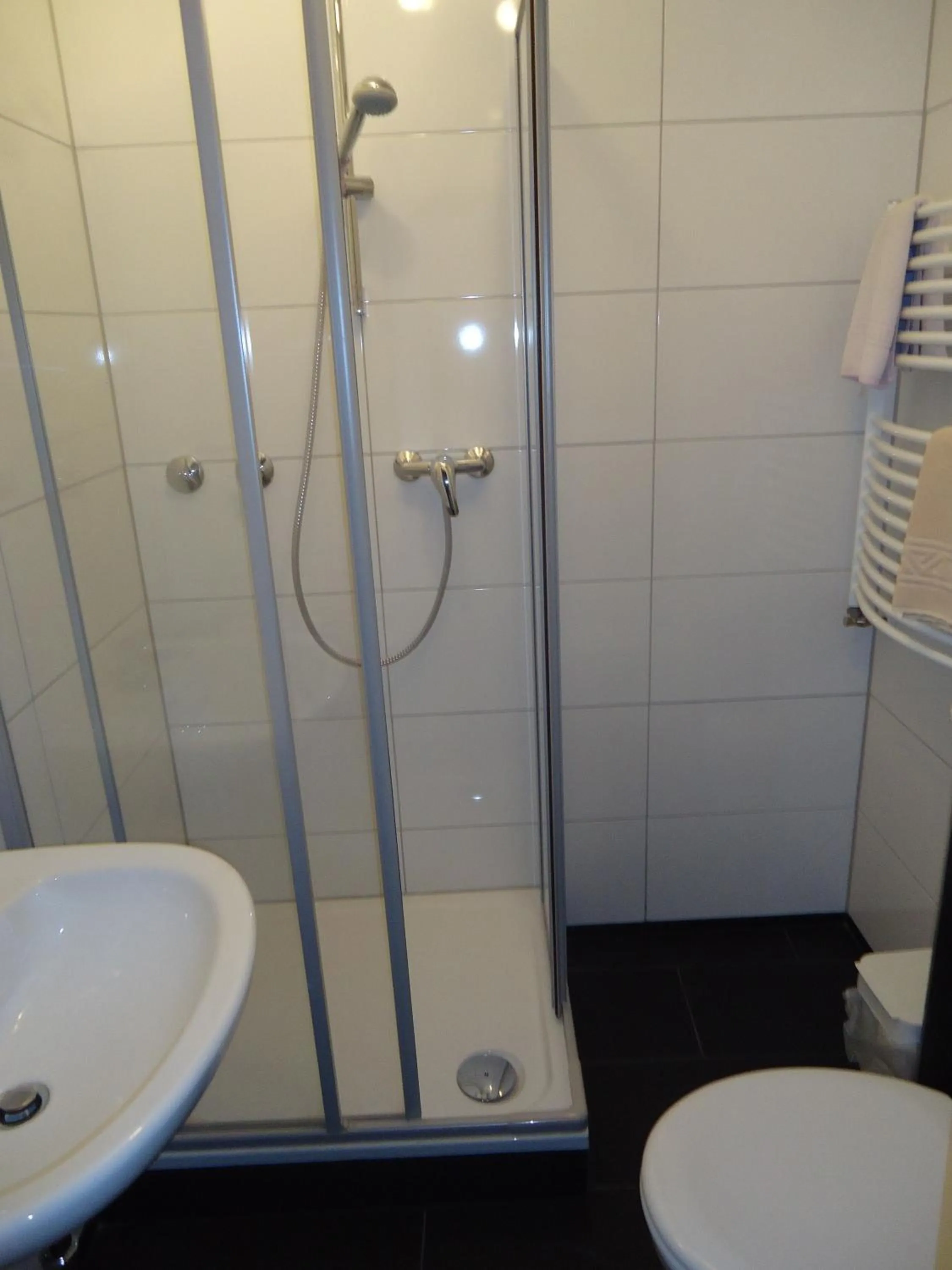 Bathroom in Centralhotel Ratingen