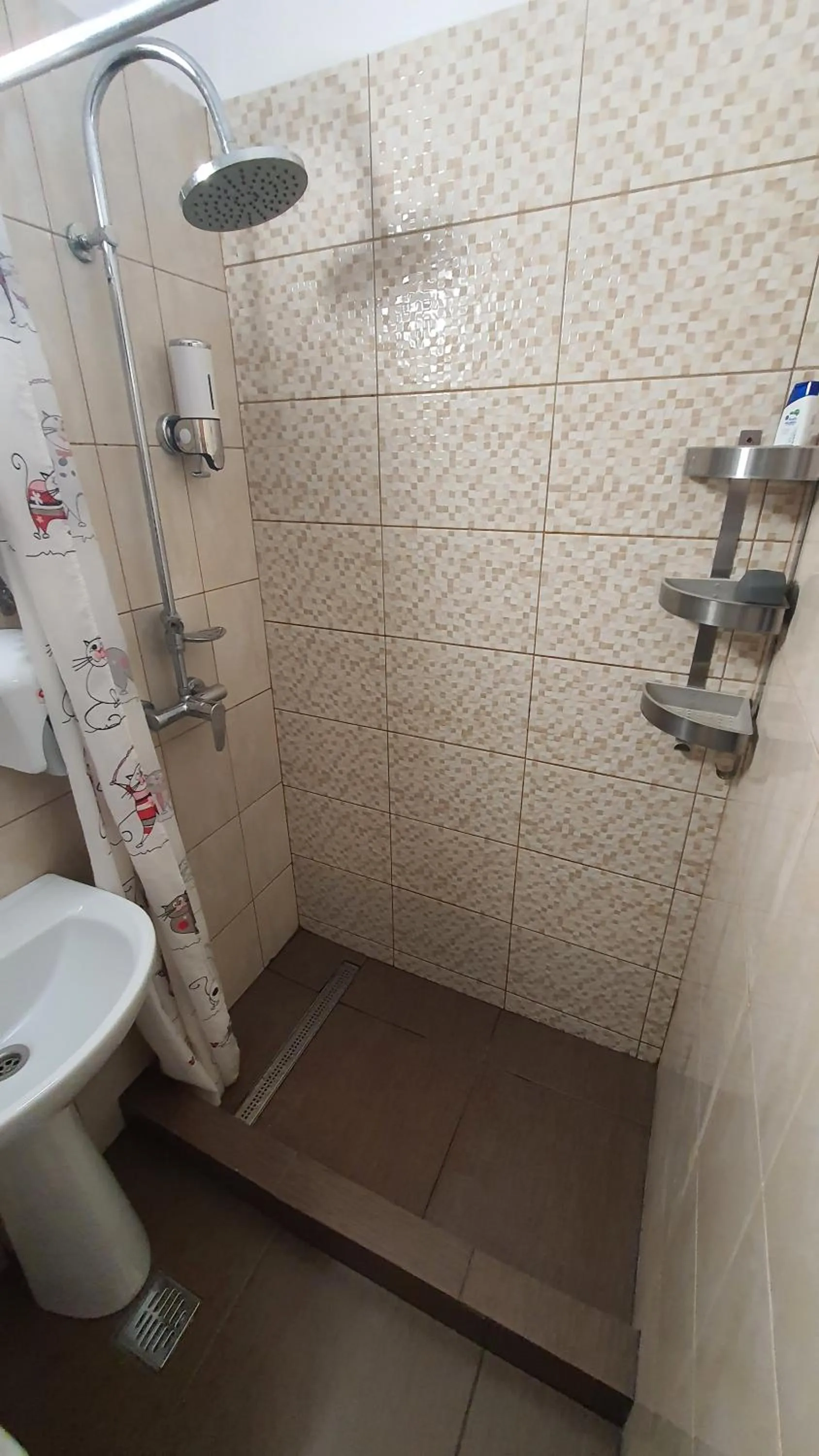 Shower in Popcorn Hostel