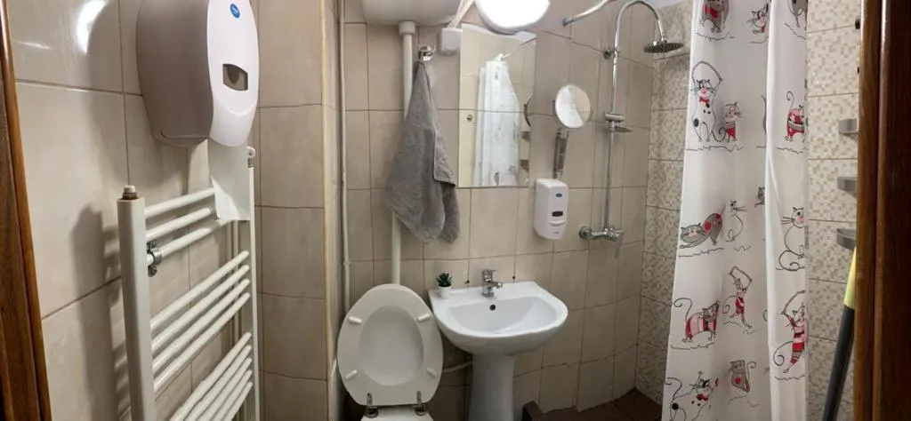 Shower in Popcorn Hostel