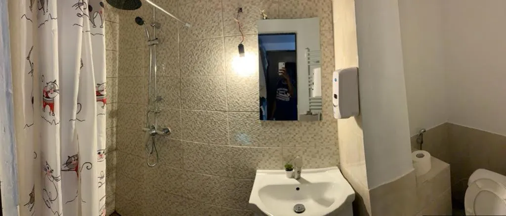 Shower in Popcorn Hostel