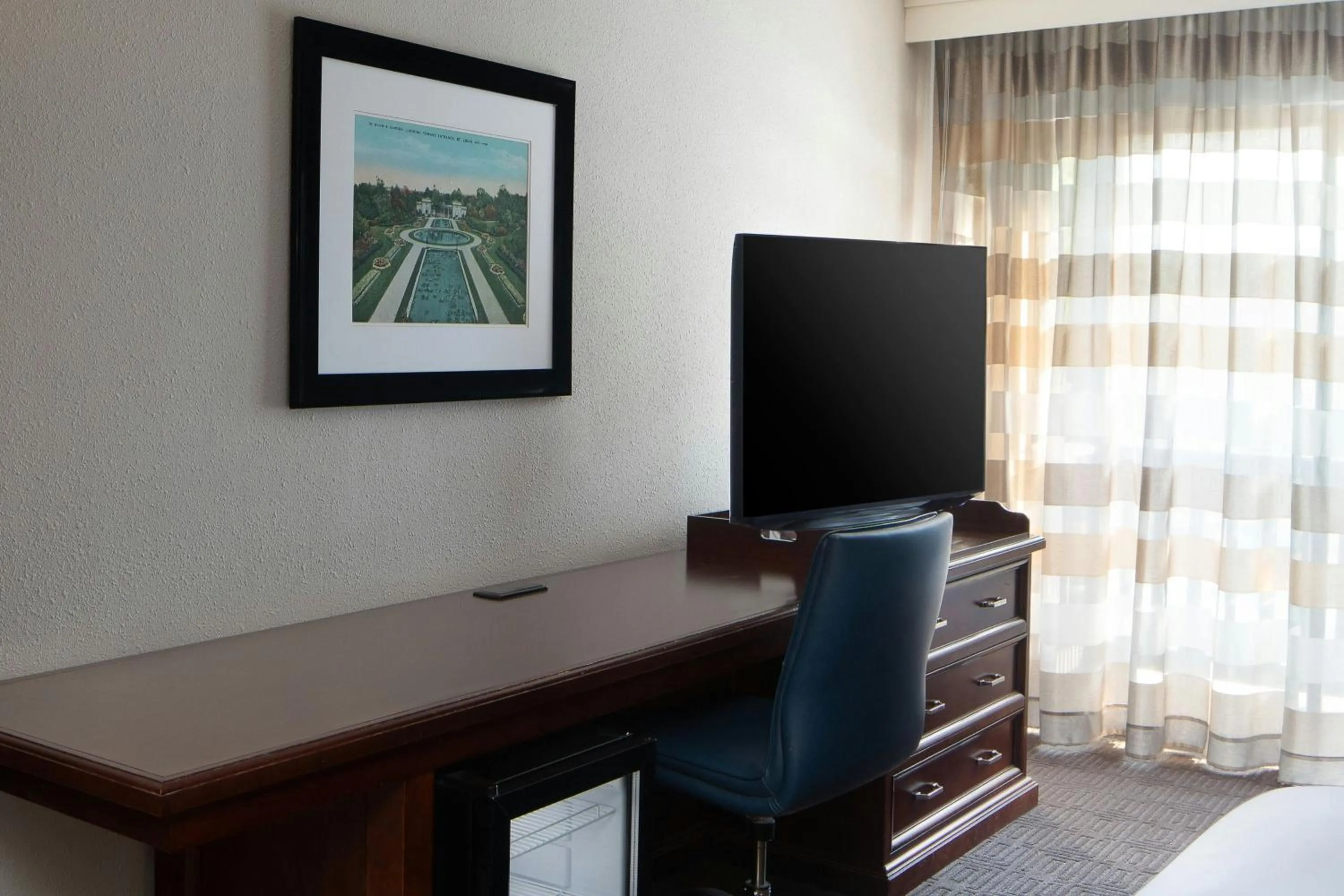 Photo of the whole room in Sheraton Westport Lakeside Chalet