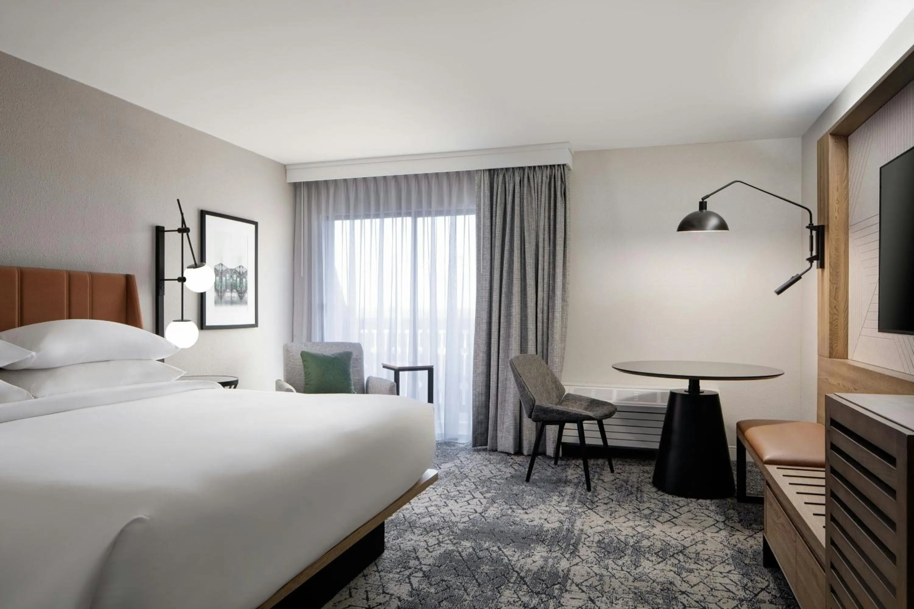 Photo of the whole room, Bed in Sheraton Westport Lakeside Chalet