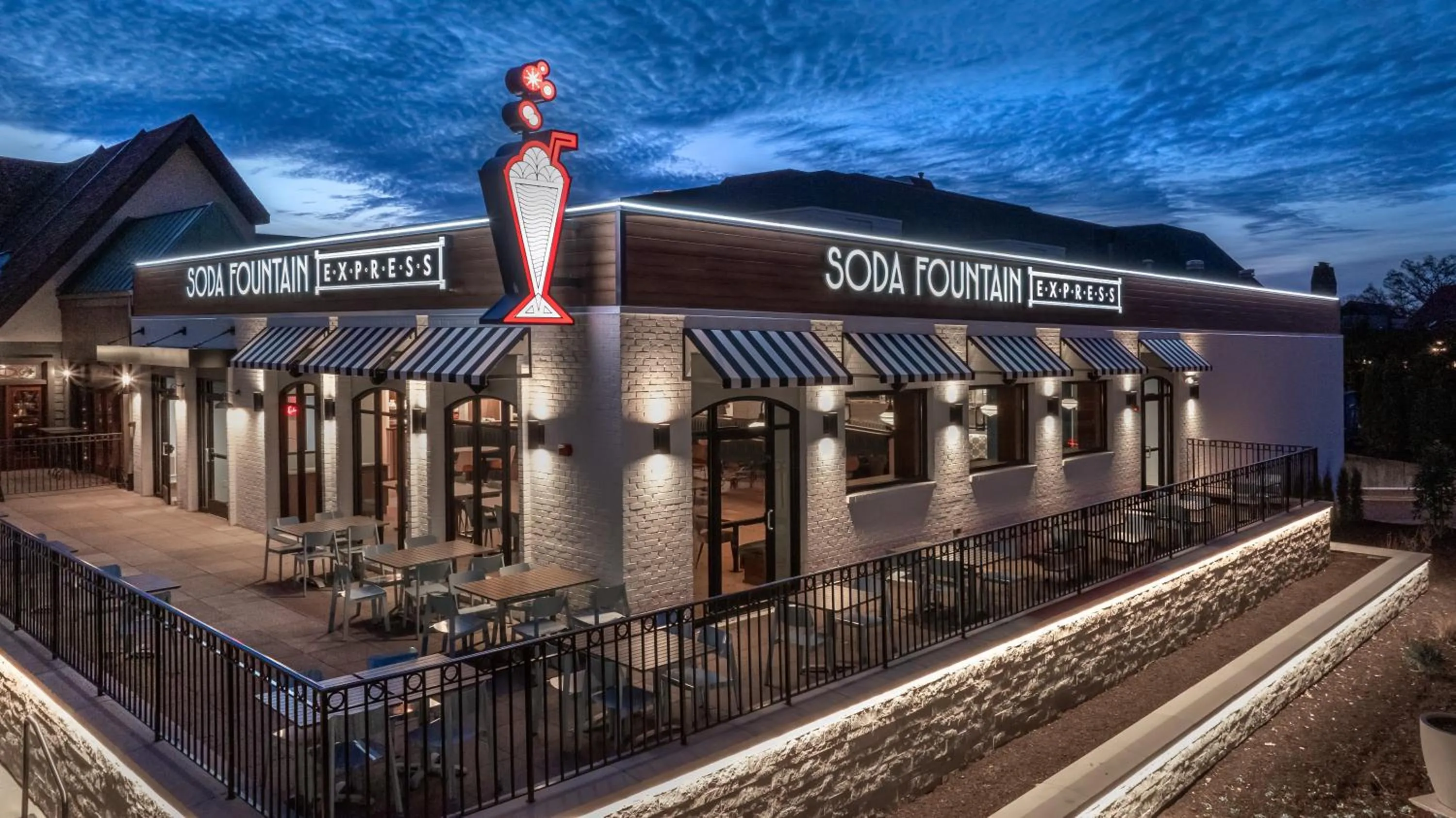 Restaurant/places to eat in Sheraton Westport Lakeside Chalet