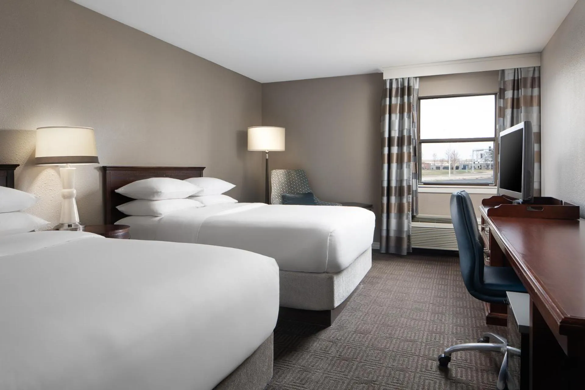 Bedroom, Bed in Sheraton Westport Lakeside Chalet