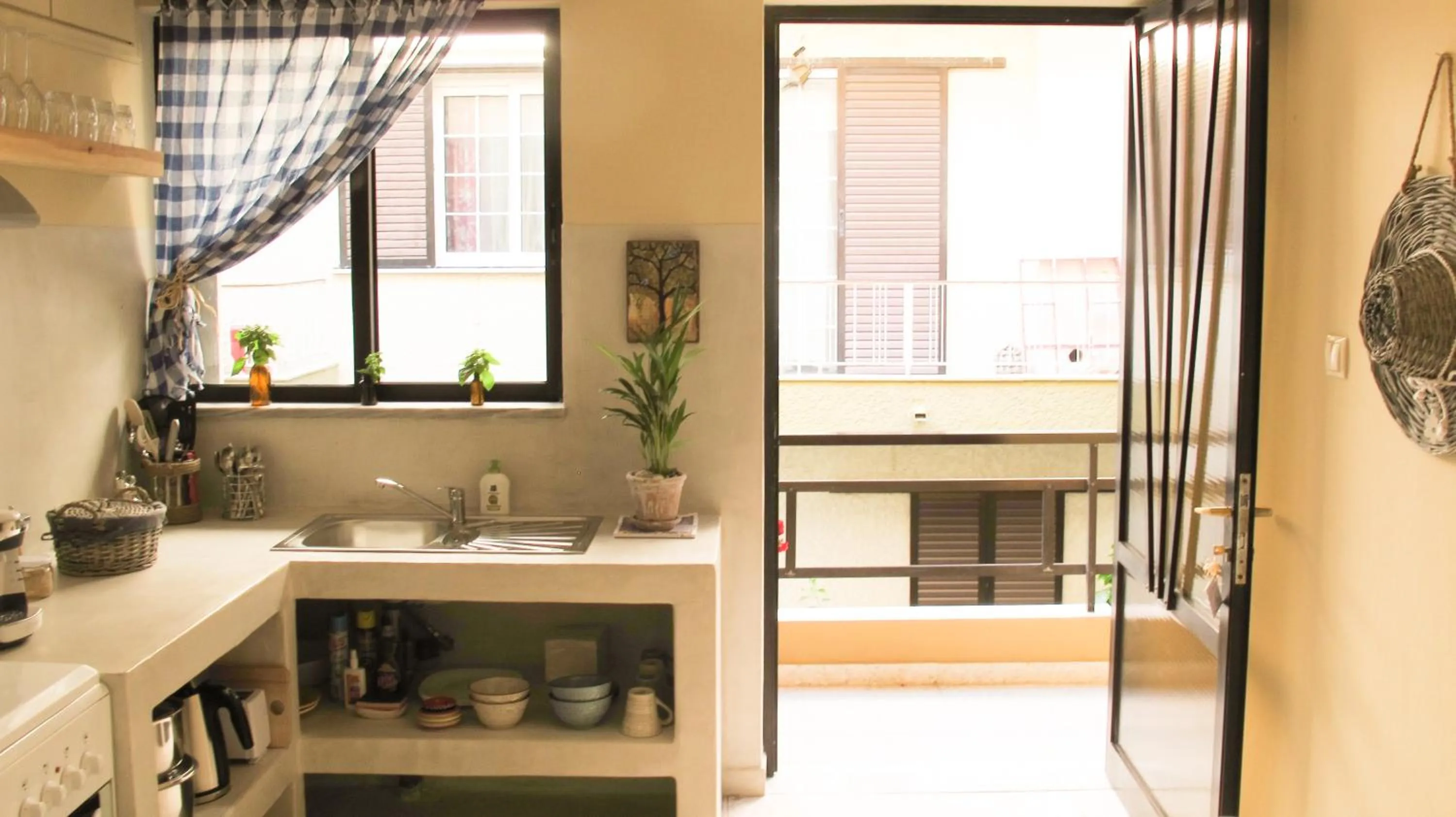 Rhodes Backpackers Boutique Hostel and Apartments