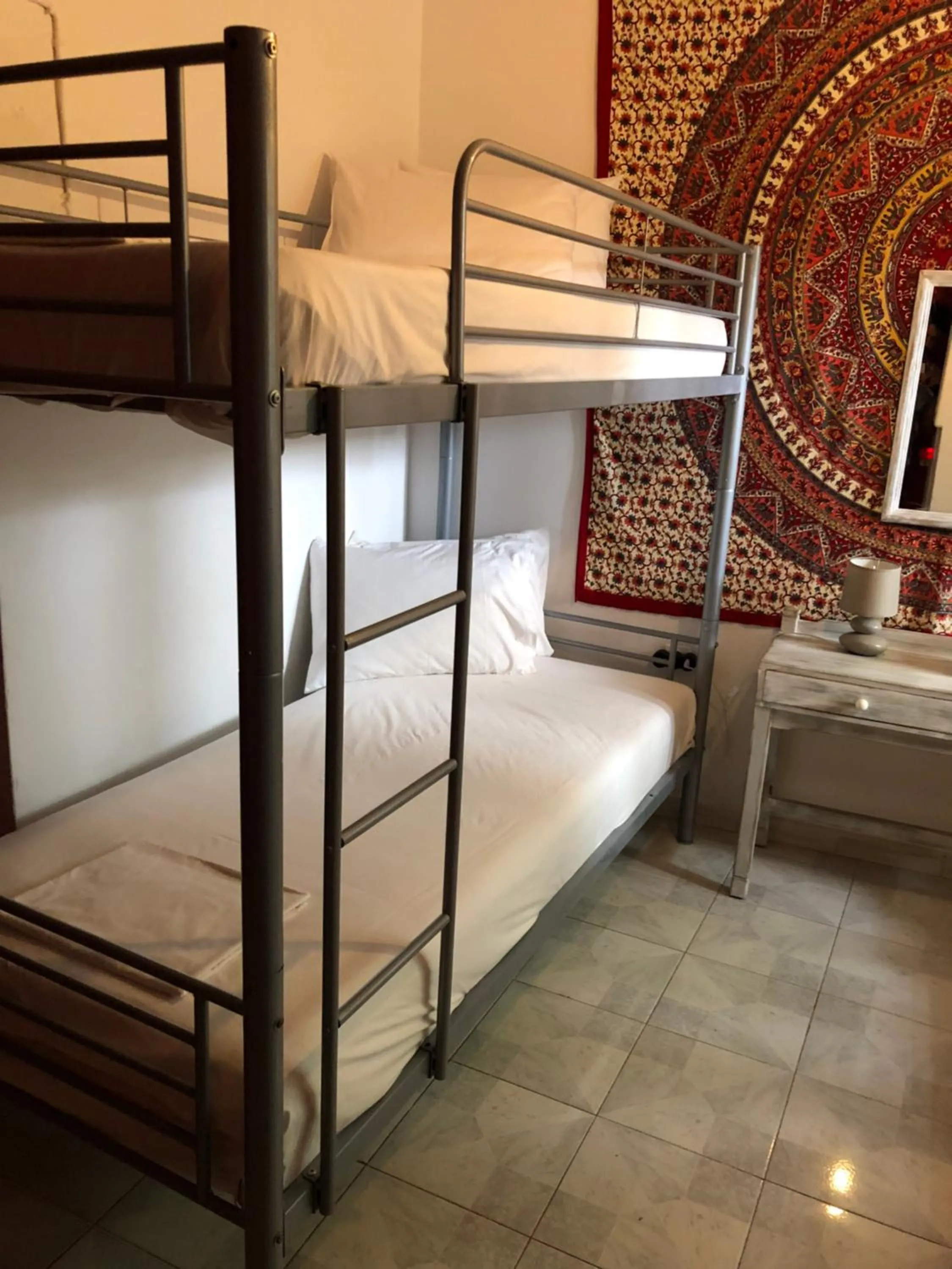 bunk bed in Rhodes Backpackers Boutique Hostel and Apartments