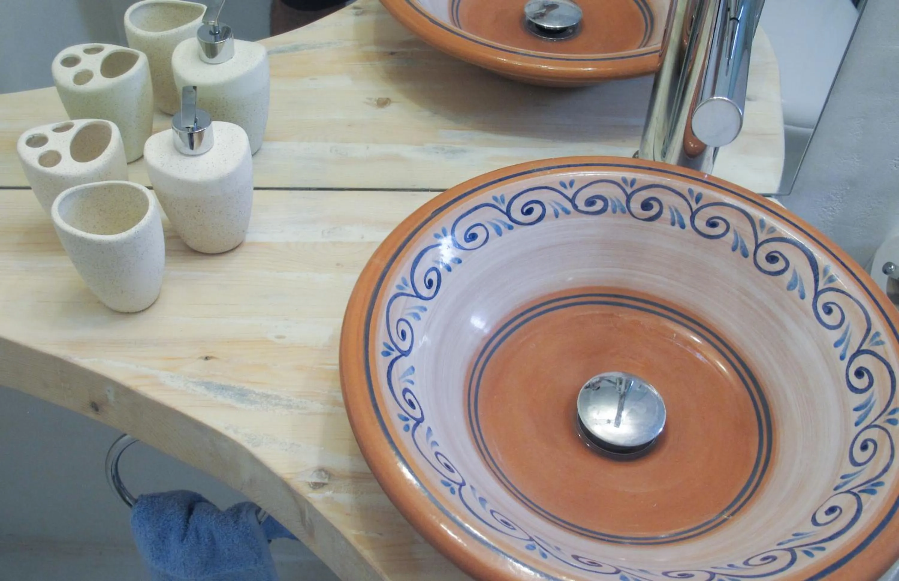 Rhodes Backpackers Boutique Hostel and Apartments