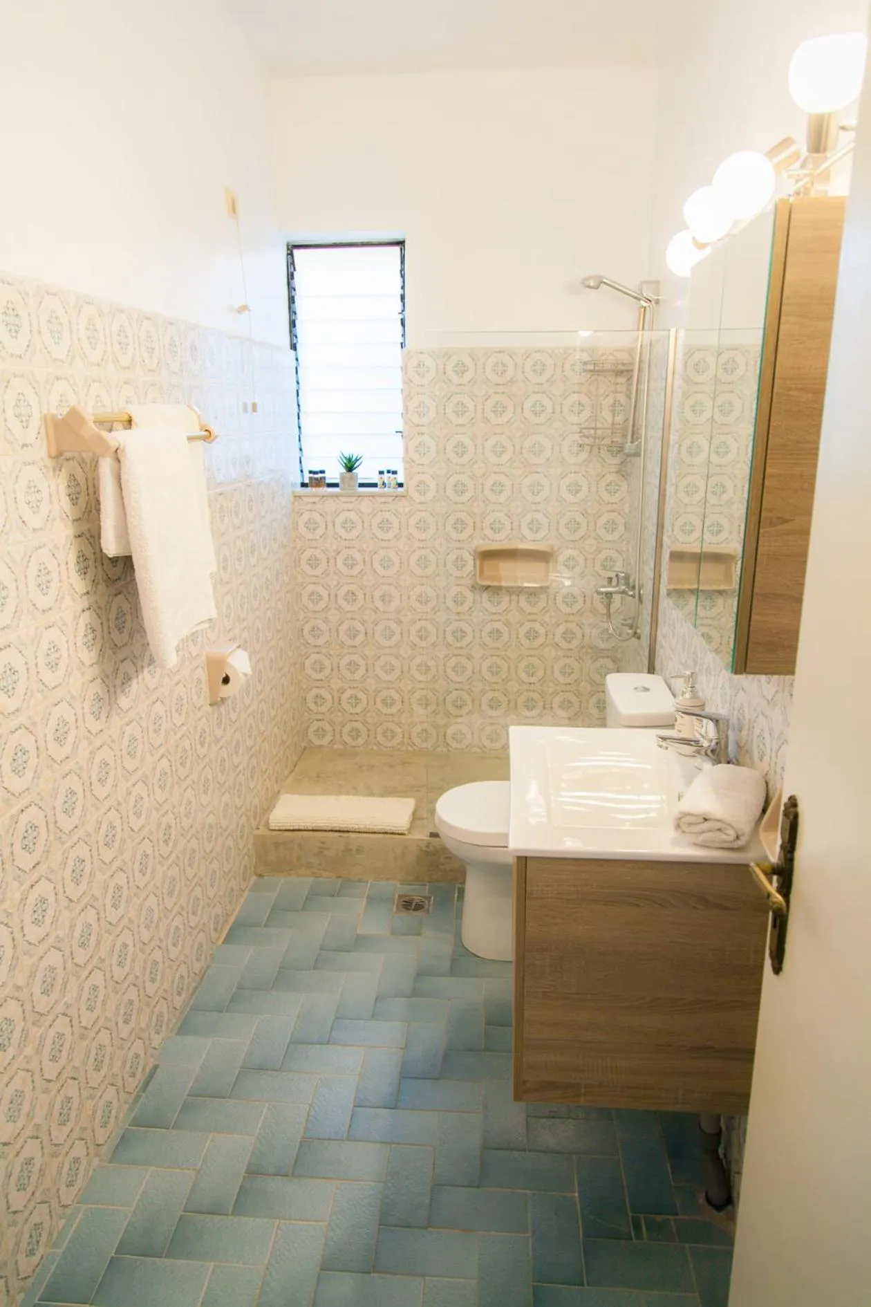 Rhodes Backpackers Boutique Hostel and Apartments