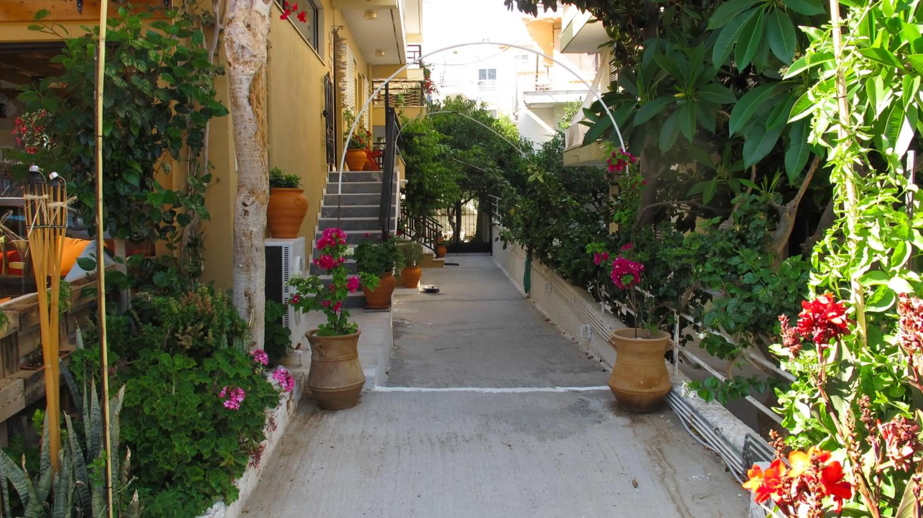 Property building in Rhodes Backpackers Boutique Hostel and Apartments