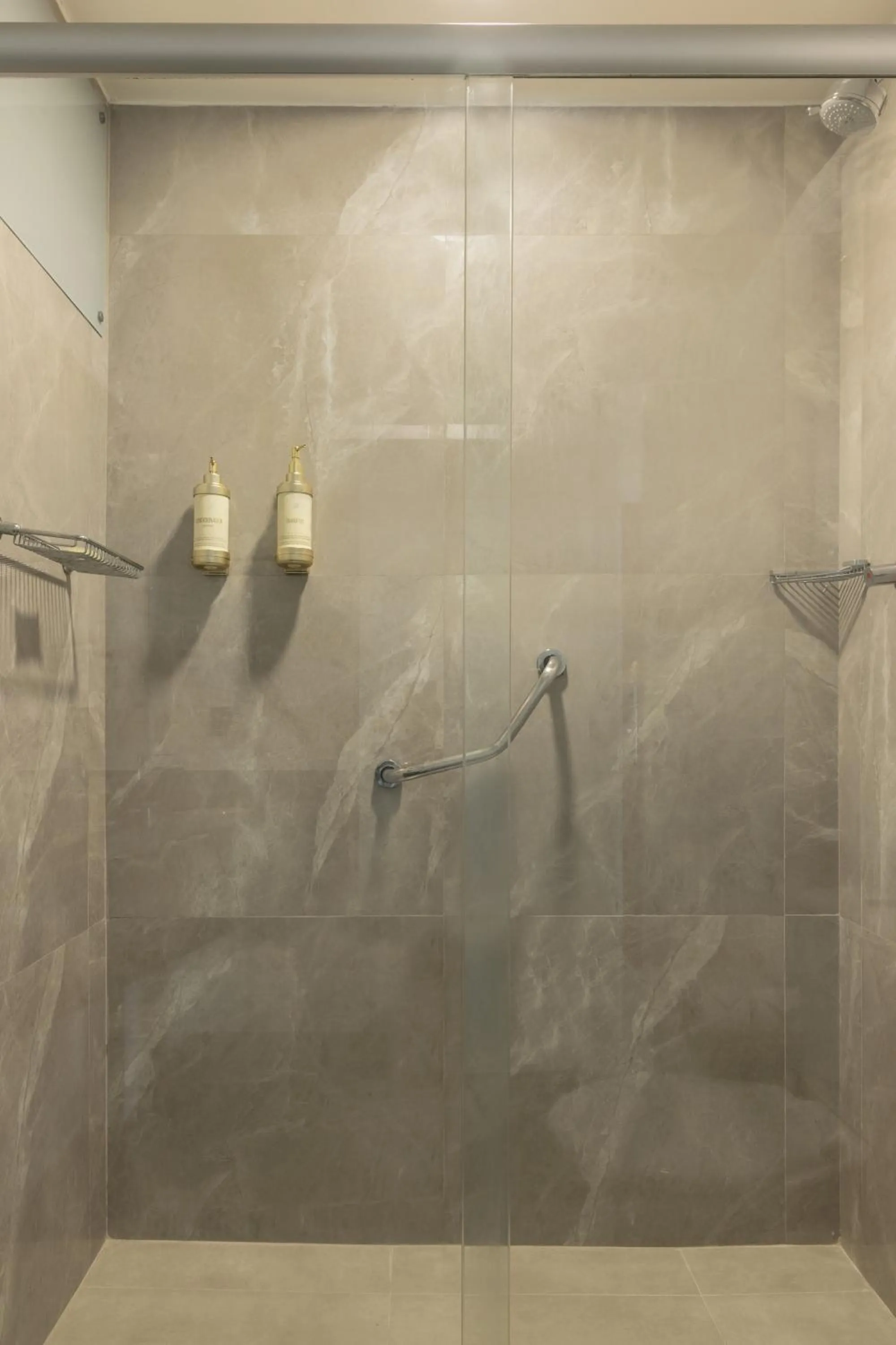 Shower in Blue Tree Premium Paulista