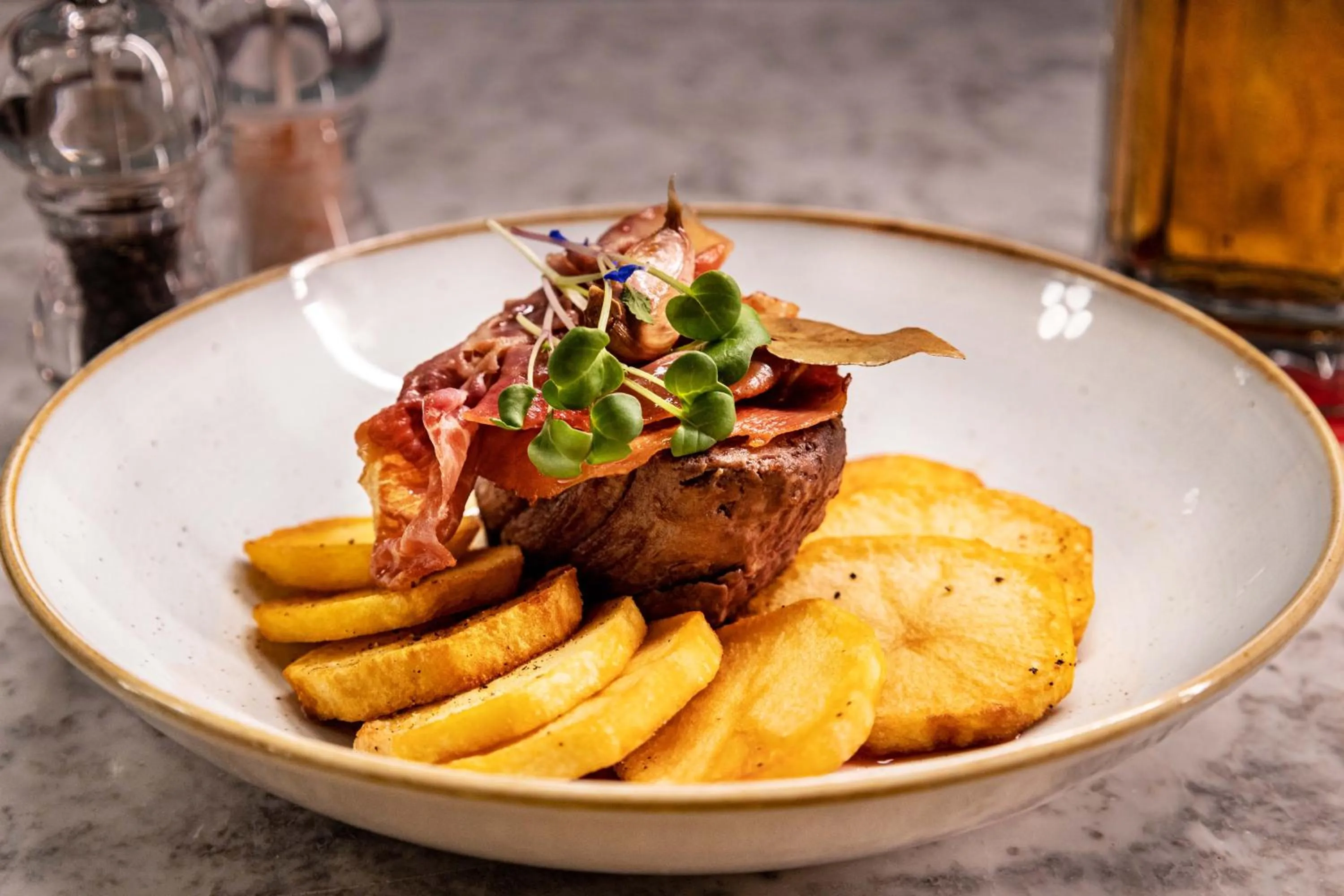 Restaurant/places to eat in The Magnolia Hotel