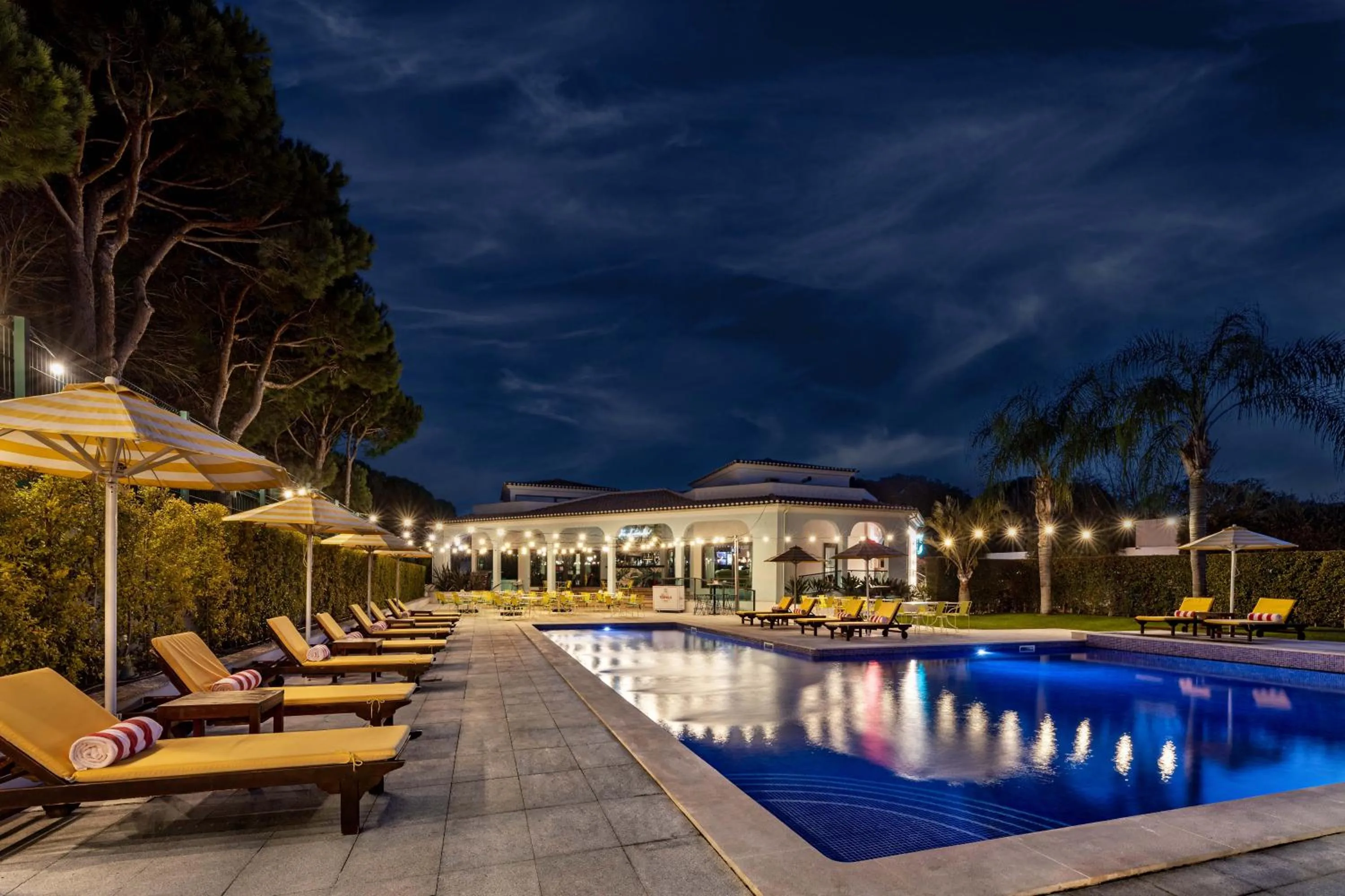 Swimming pool in The Magnolia Hotel
