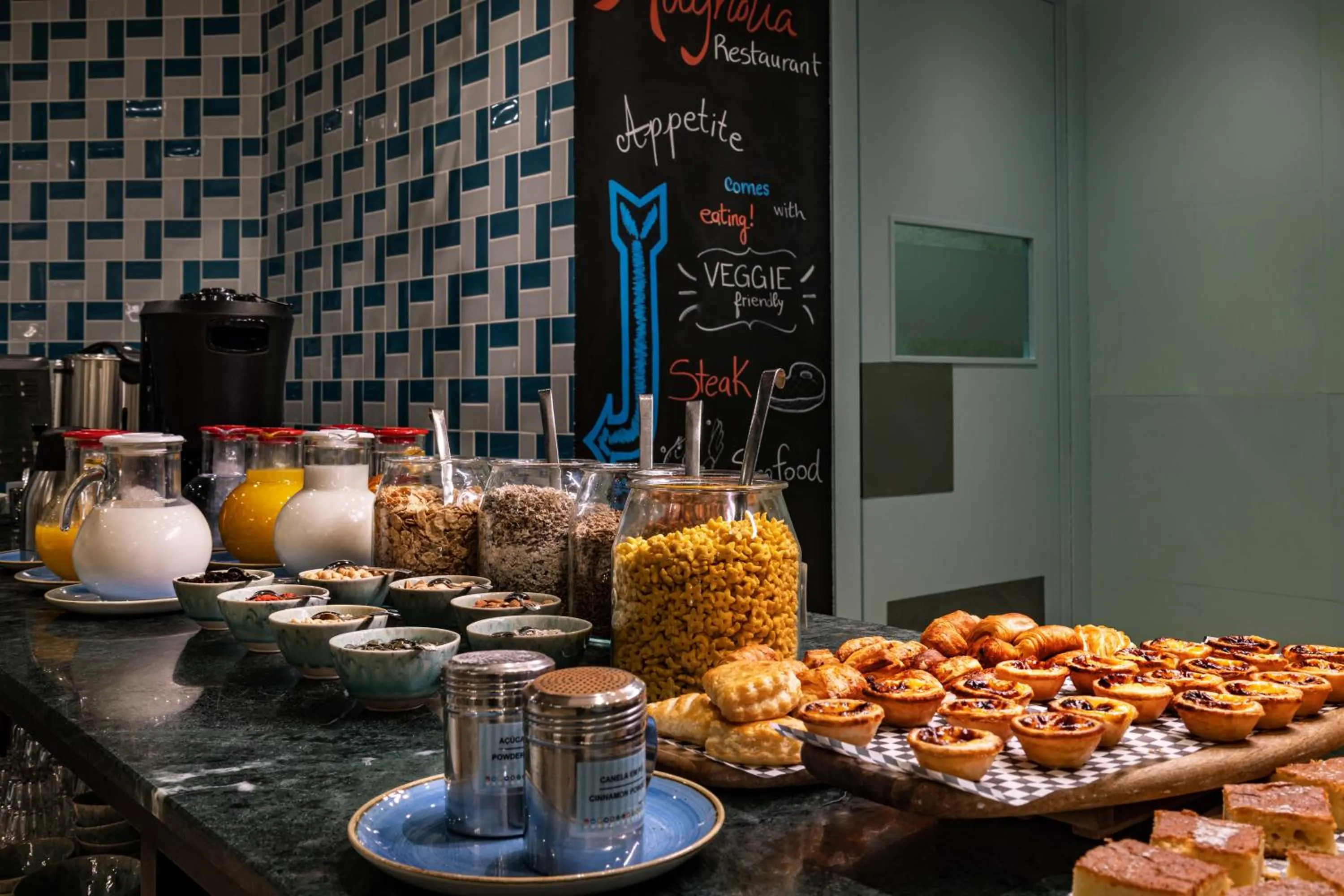 Restaurant/places to eat in The Magnolia Hotel