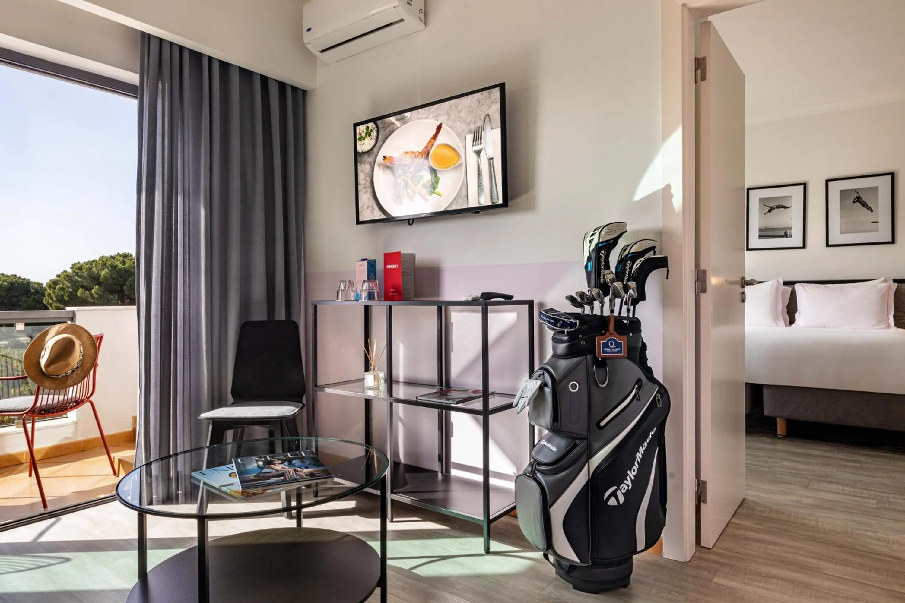 TV and multimedia, Bed in The Magnolia Hotel