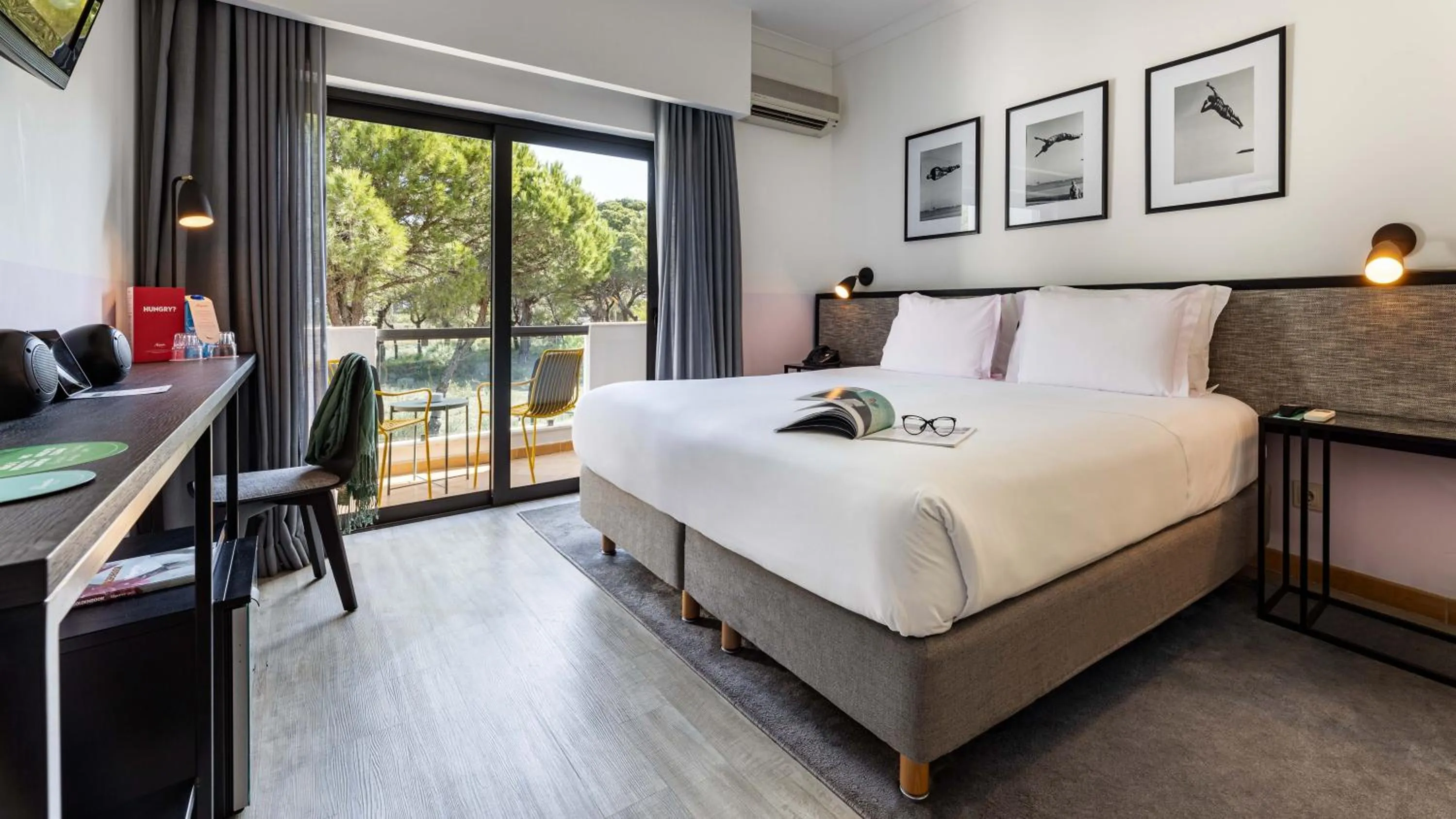 Bed in The Magnolia Hotel