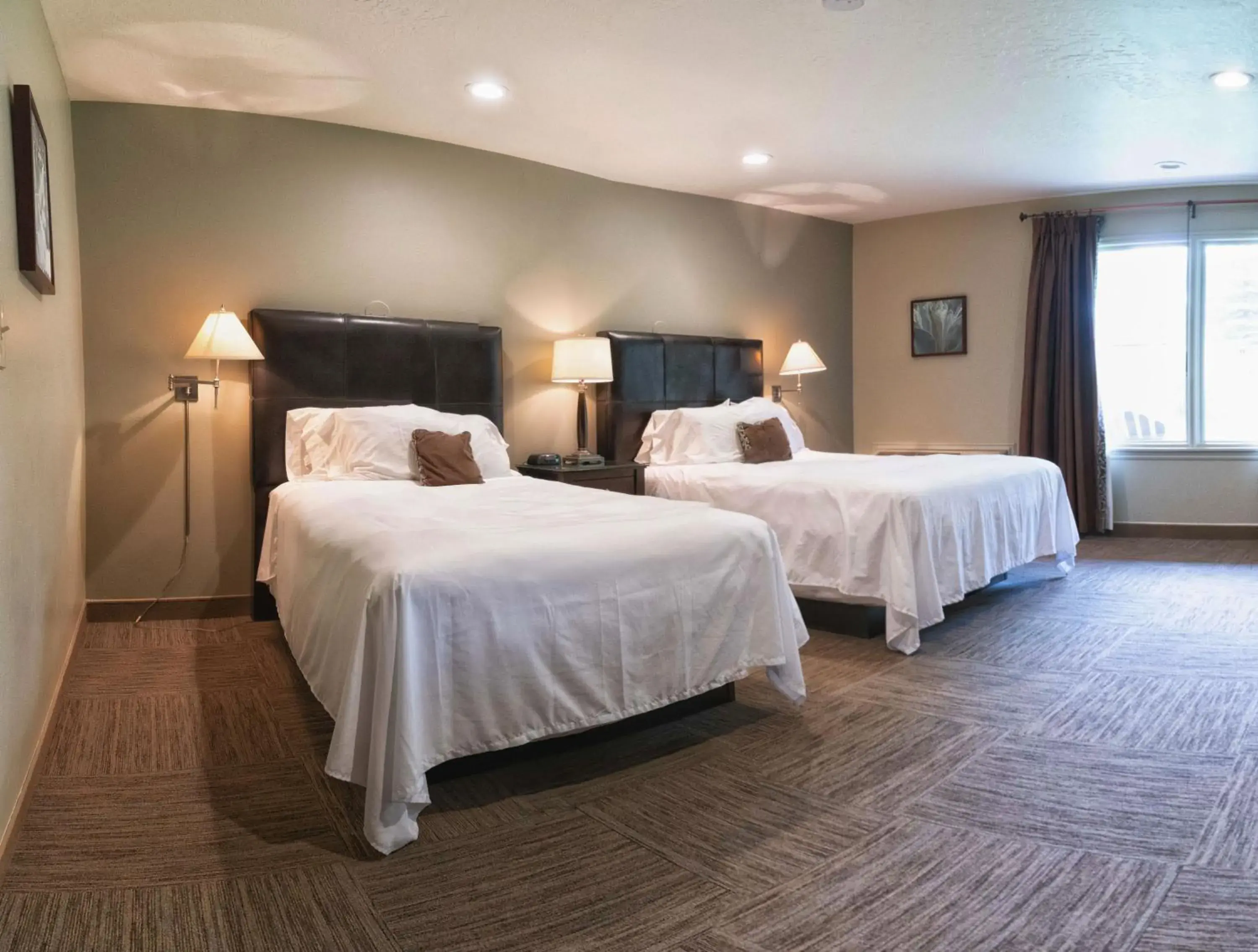 Classic 2 Queen Beds with Patio/Balcony in Driftwood Lodge Classic 2 Queen Beds with Patio/Balcony in Driftwood Lodge