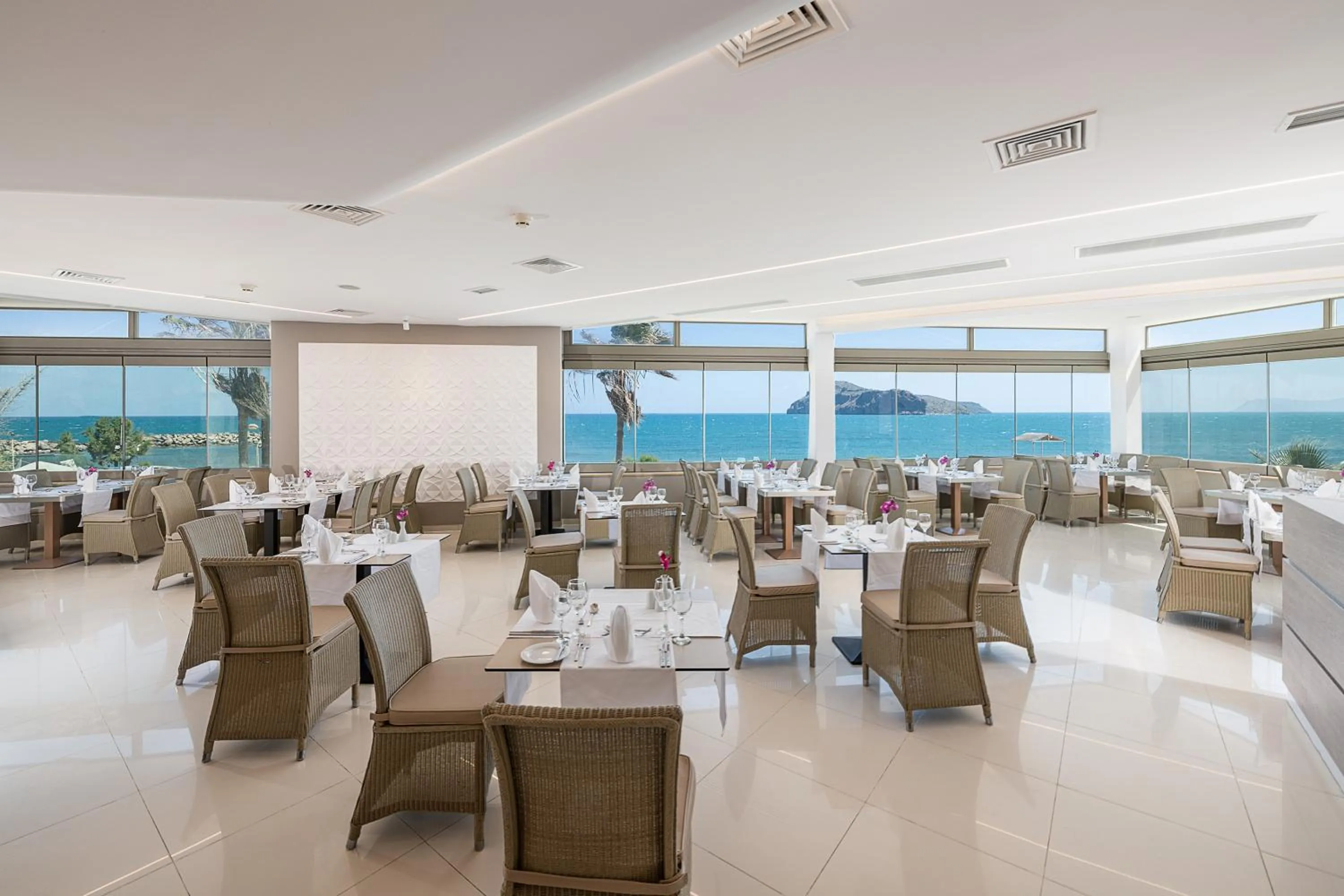 Restaurant/places to eat in Porto Platanias Beach Resort & Spa