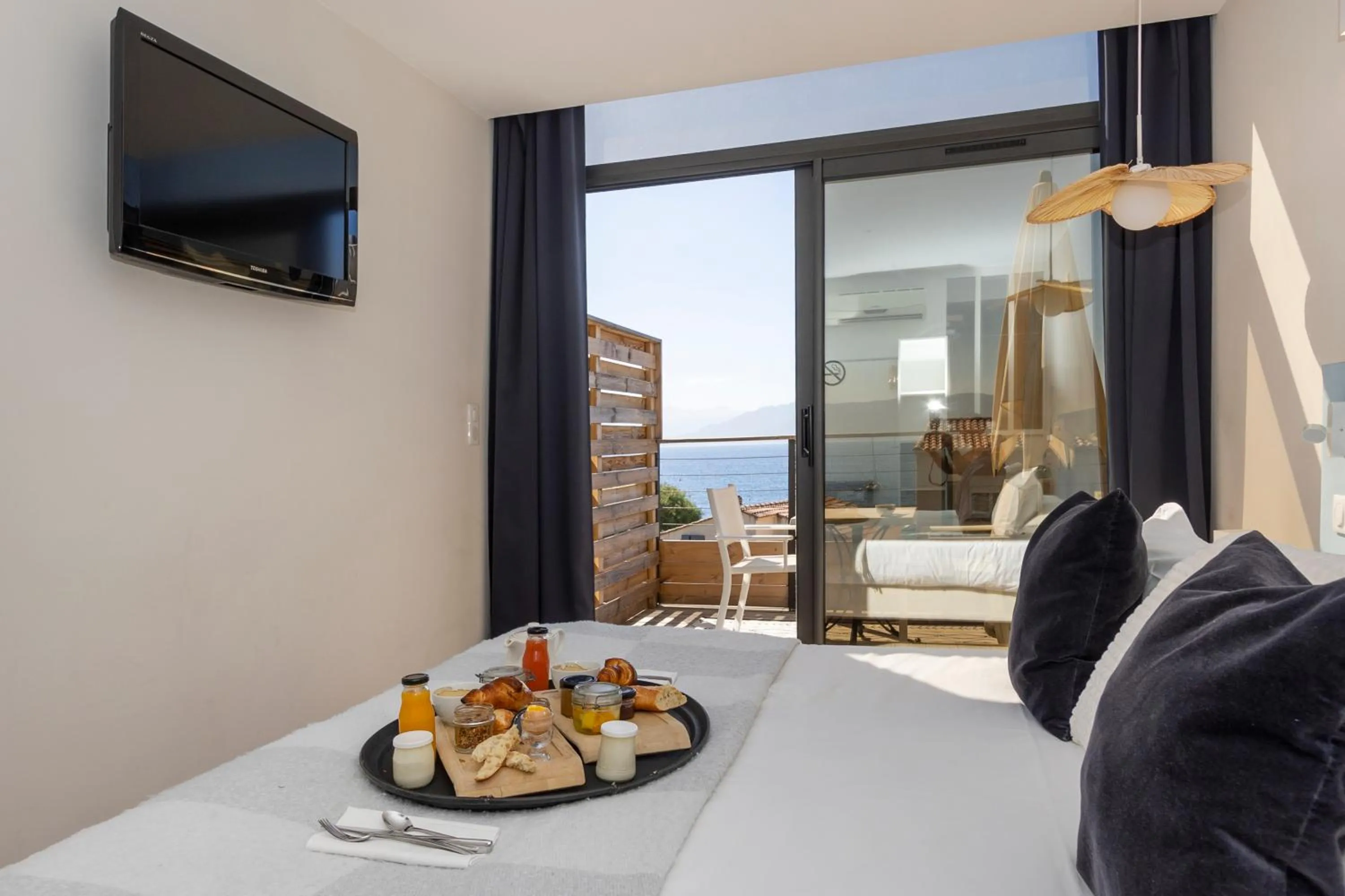 Photo of the whole room, Bed in Auberge Kallisté - Eco Label