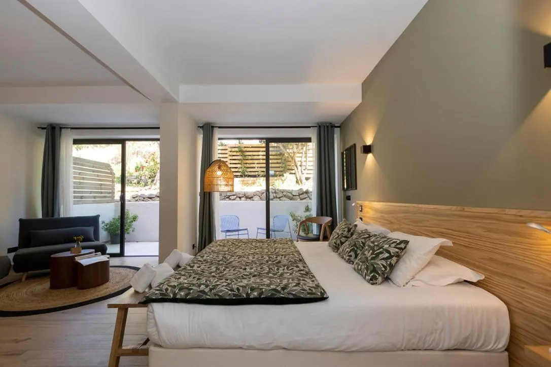 TV and multimedia, Bed in Auberge Kallisté - Eco Label