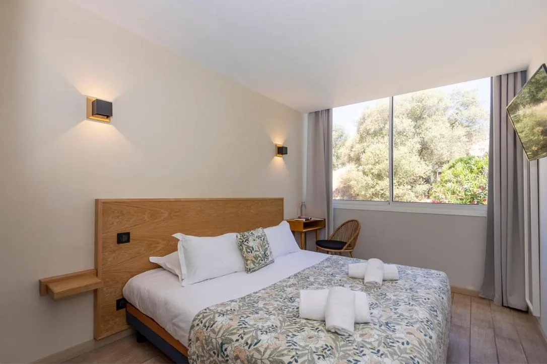 Photo of the whole room, Bed in Auberge Kallisté - Eco Label