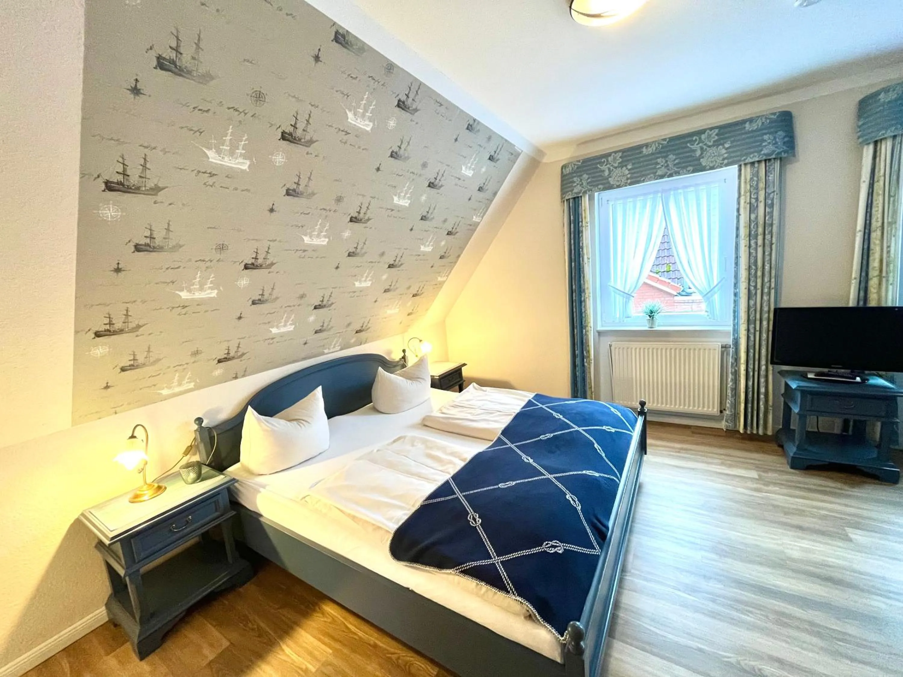 Photo of the whole room, Bed in Landhotel Esen