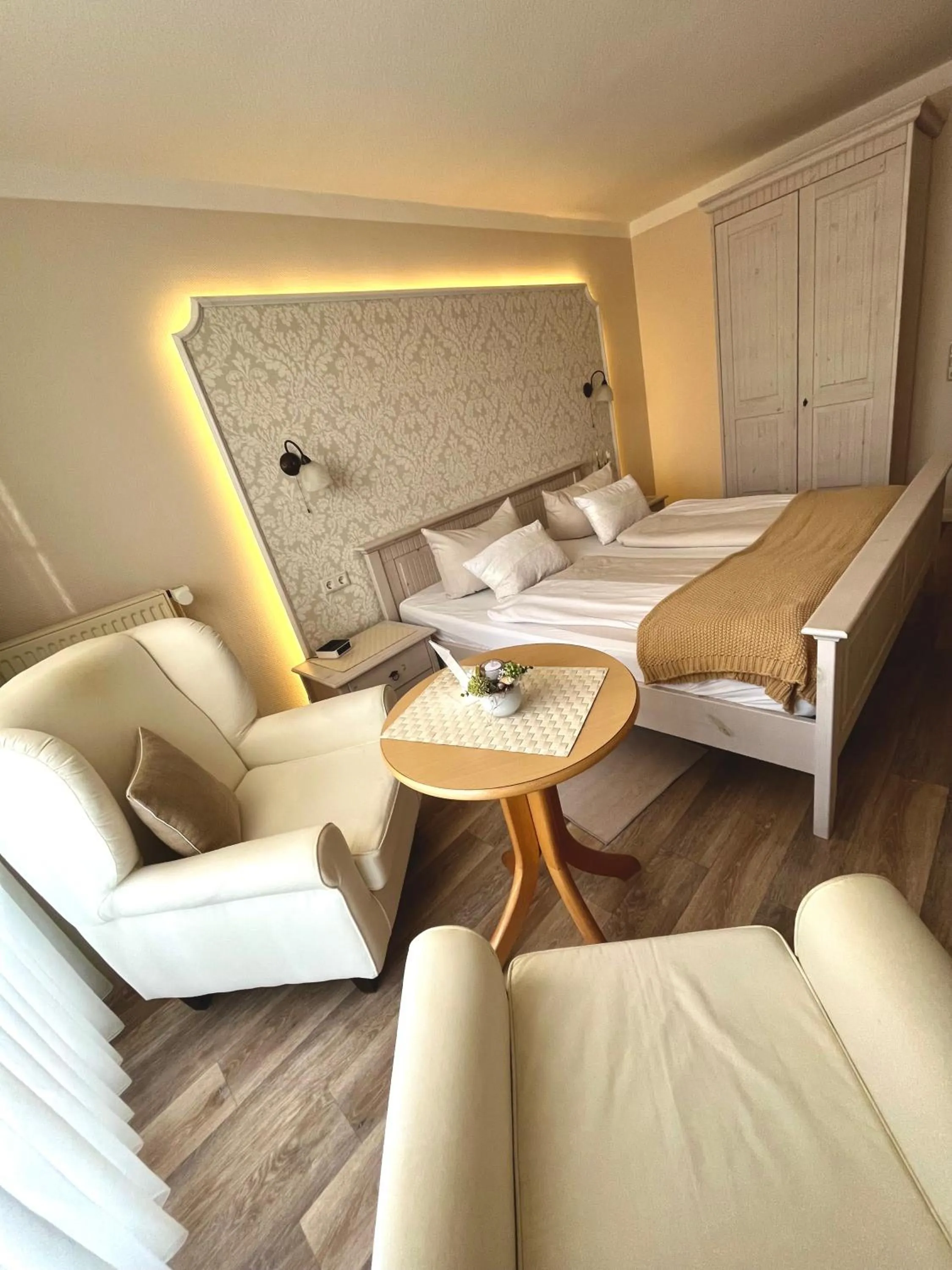 Photo of the whole room, Bed in Landhotel Esen