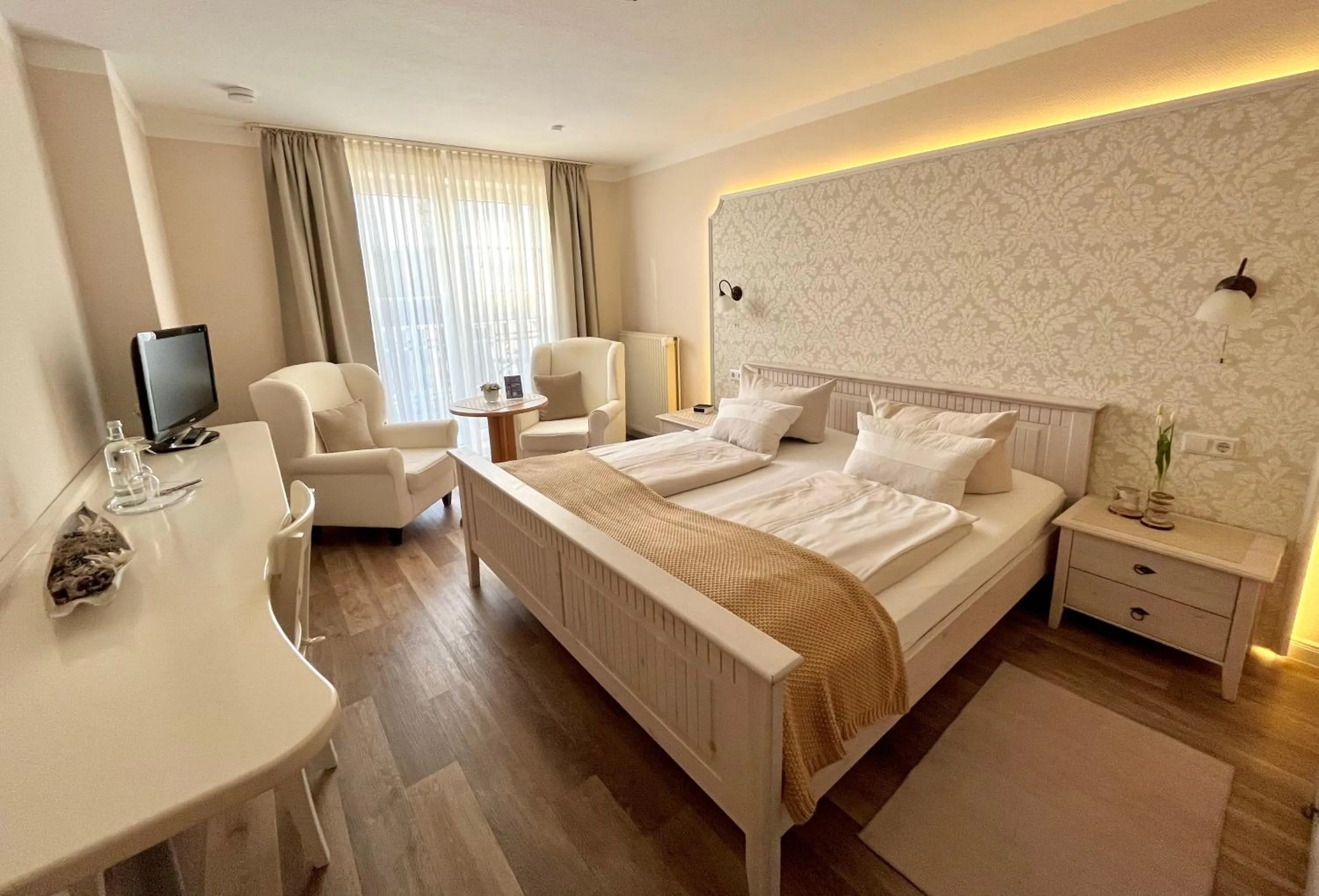 Photo of the whole room, Bed in Landhotel Esen