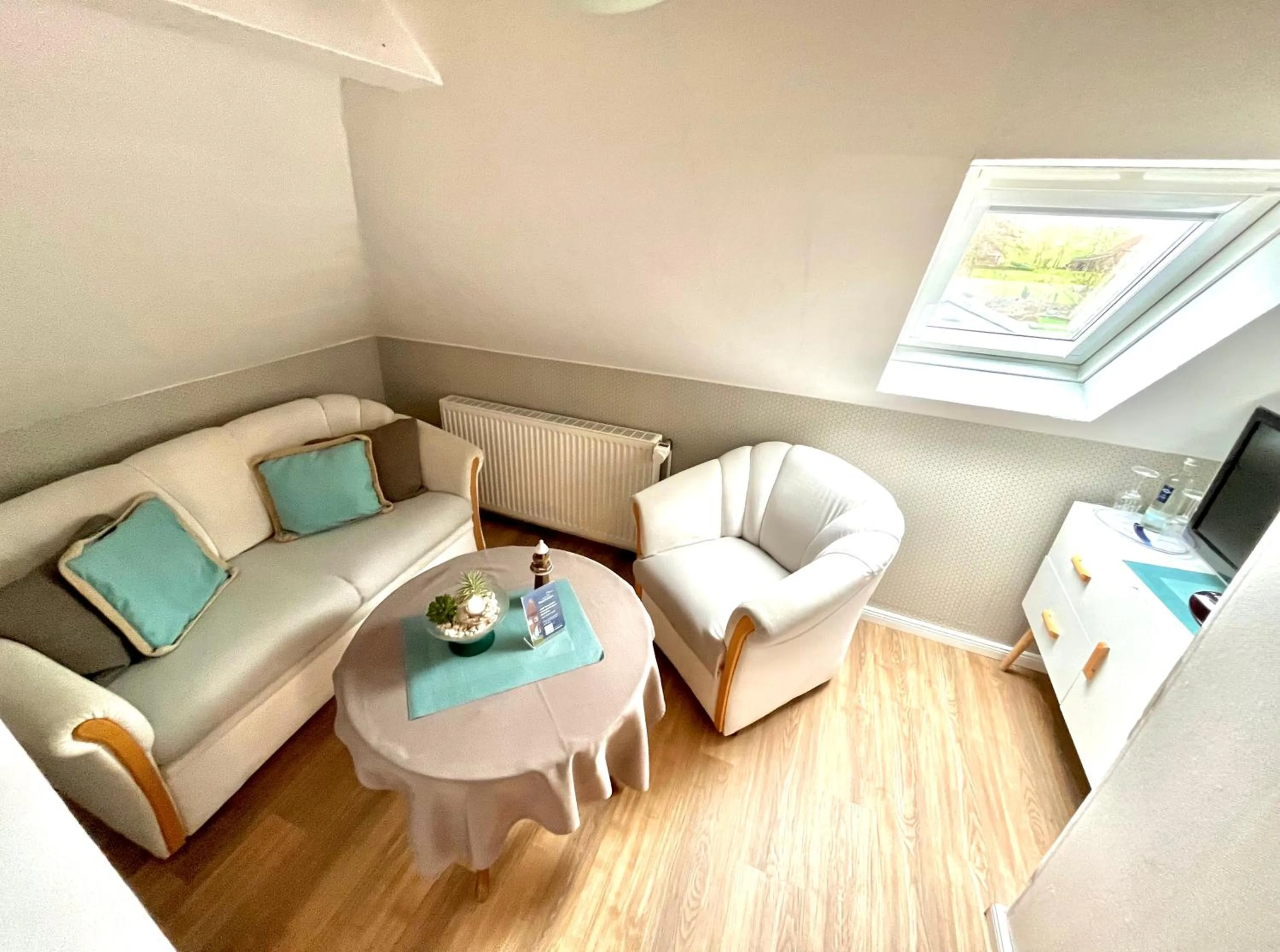 Photo of the whole room in Landhotel Esen