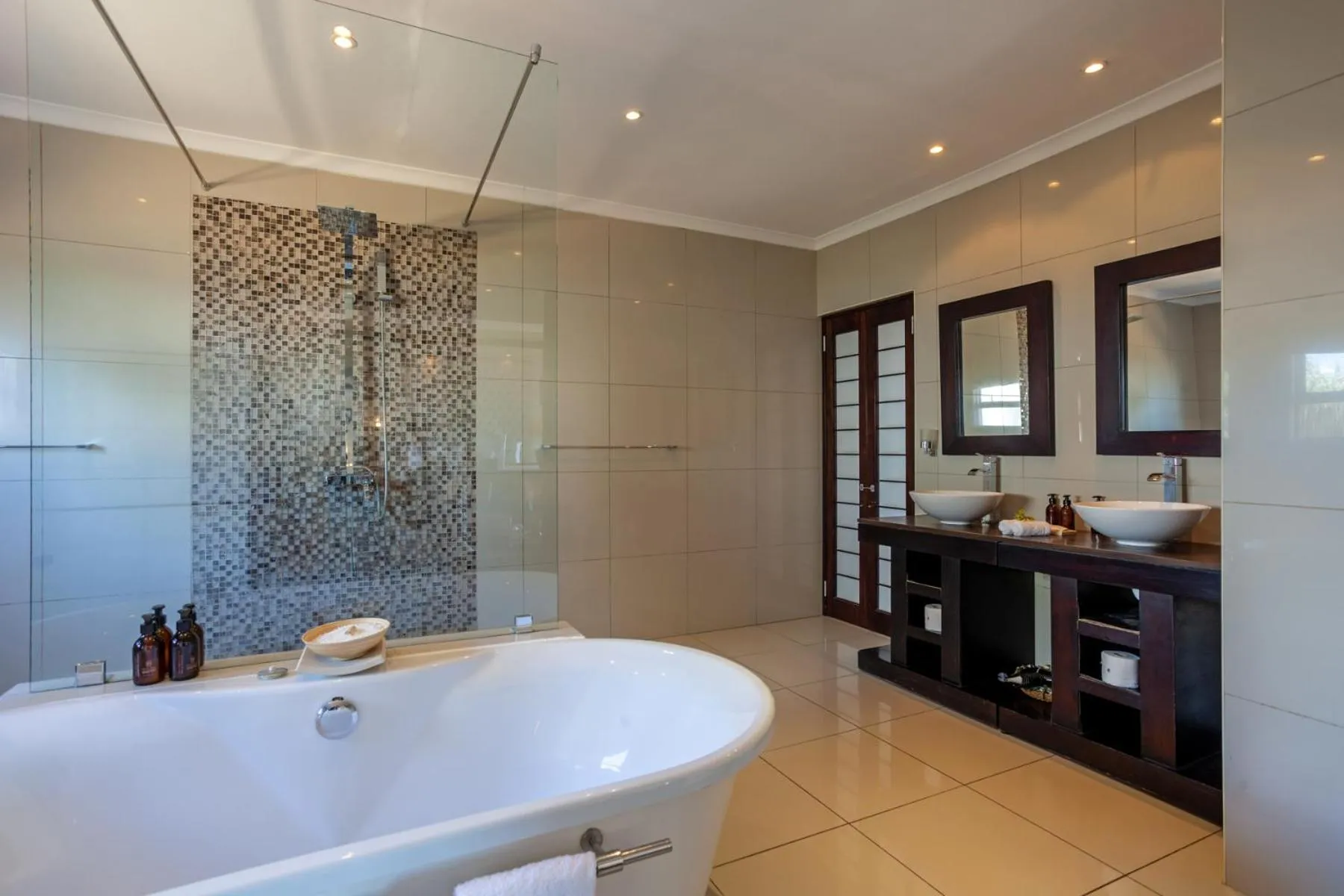 Bathroom in Inverdoorn Game Reserve Lodge