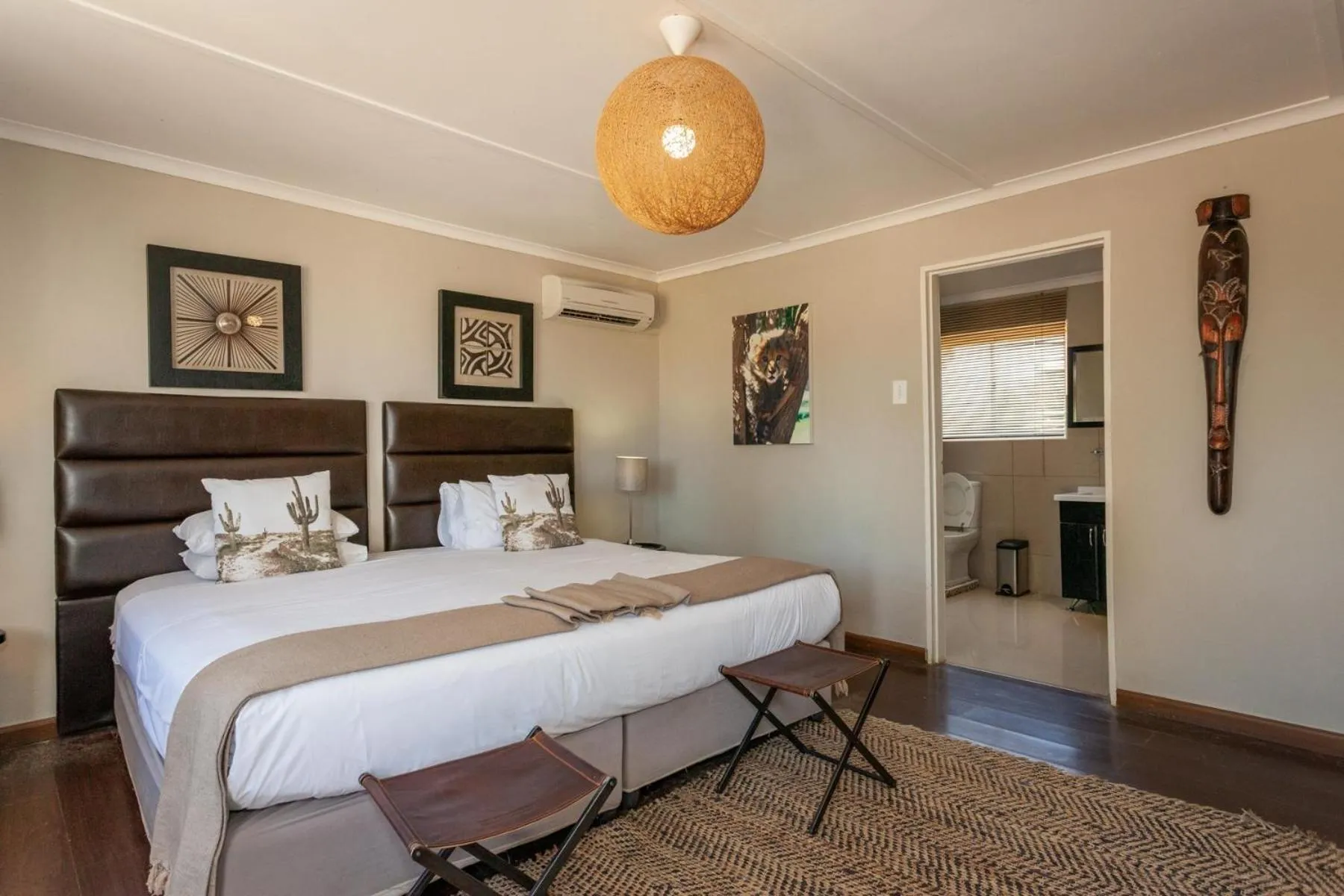 Toilet, Bed in Inverdoorn Game Reserve Lodge